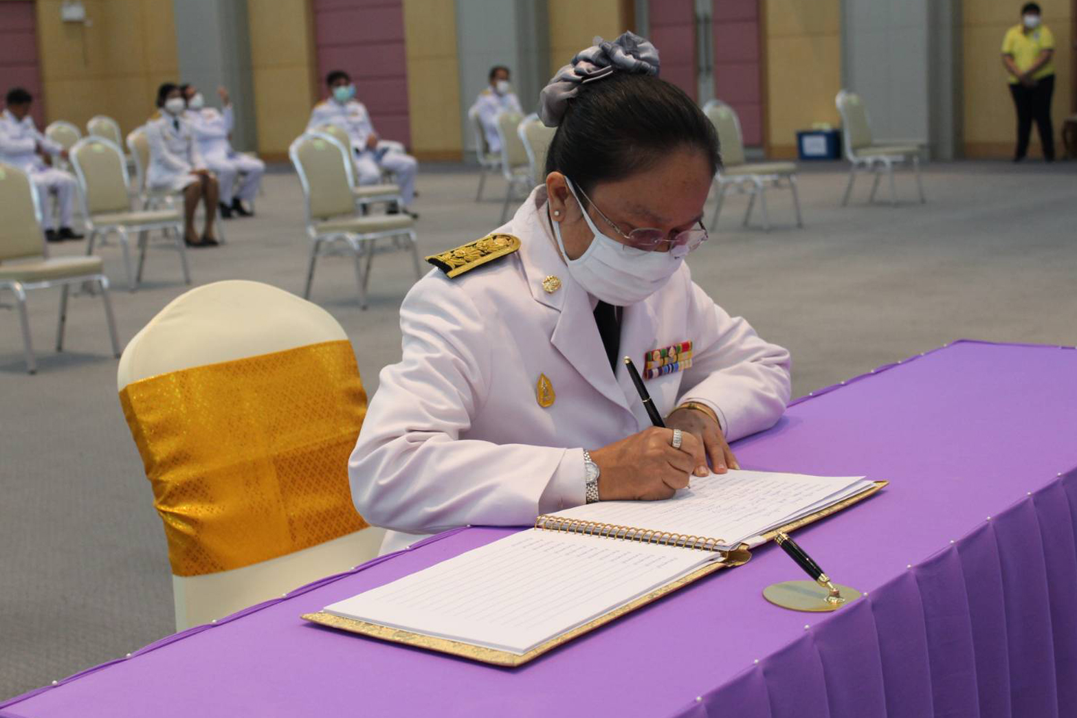 พช.ยะลา ร่วมพิธีลงนามถวายพระพรชัยมงคลเนื่องในโอกาสวันเฉลิมพระชนมพรรษาสมเด็จพระนางเจ้าฯ พระบรมราชินี