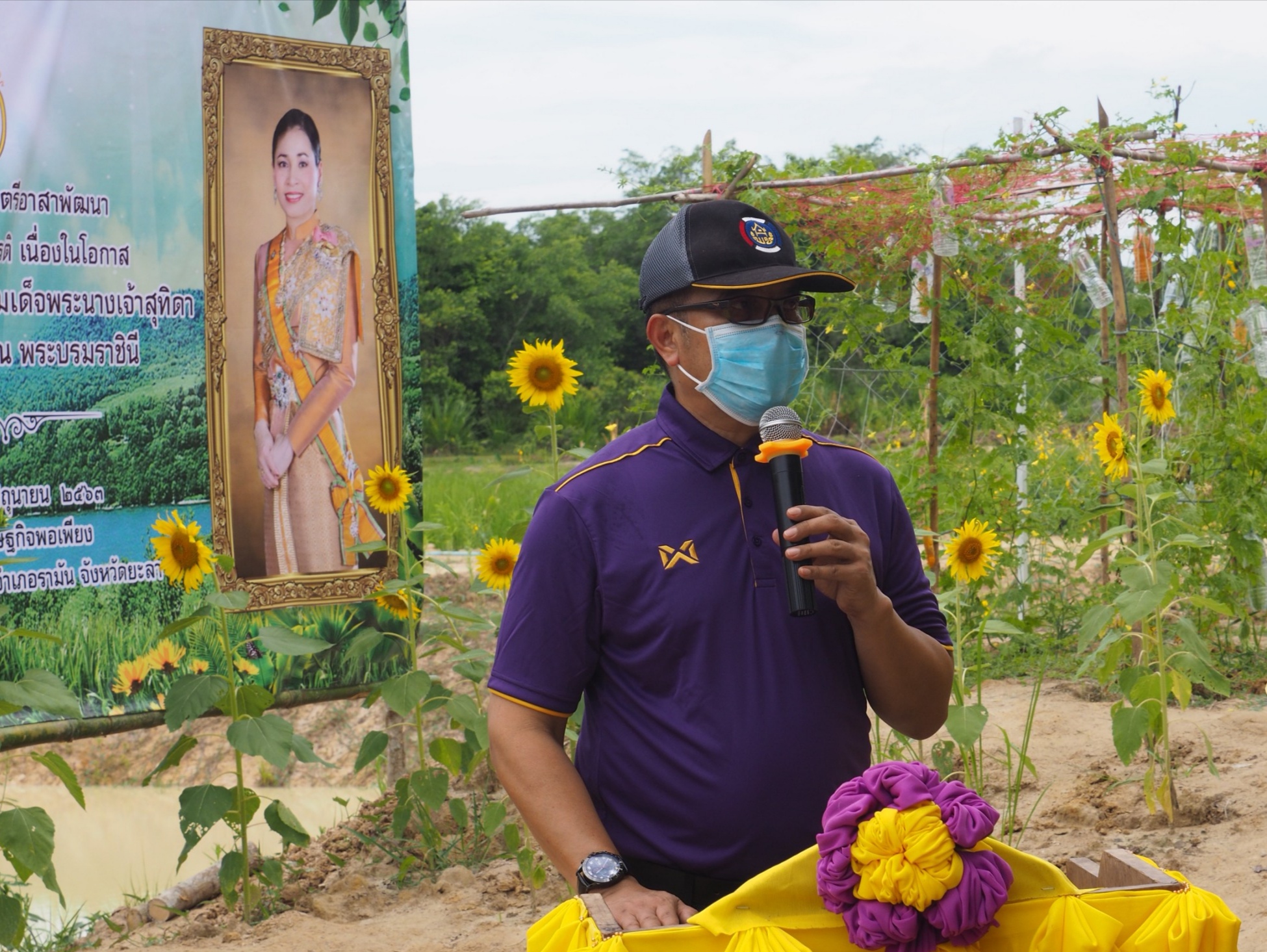 พช.ยะลา ปลูกป่าเฉลิมพระเกียรติ เนื่องในโอกาสมหามงคล พระราชพิธีบรมราชาภิเษก ครบรอบ 1 ปี
