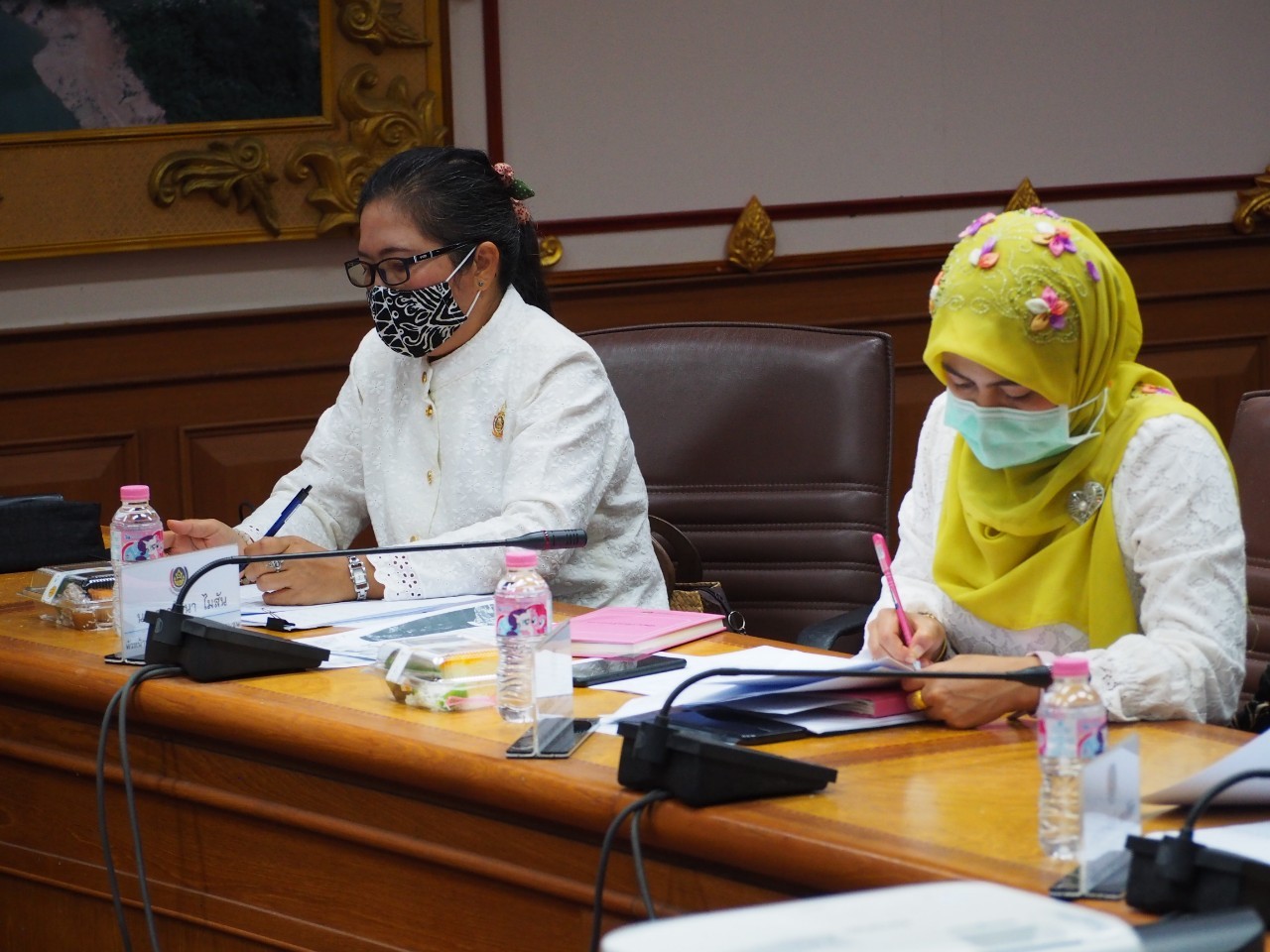 พจ.ยะลา ประชุมผู้บริหารฯ ครั้งที่ 4 พร้อมมอบประกาศเกียรติบัตรให้ข้าราชการผู้ที่มีผลงานดีเด่นในรอบปี