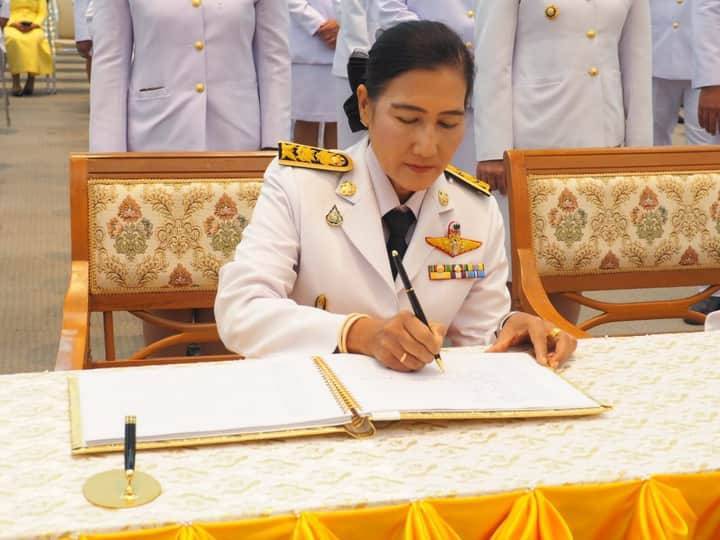 พช.ยะลา ร่วมพิธีลงนามถวายพระพร เนื่องในวันเฉลิมพระชนมพรรษา พระบาทสมเด็จพระปรเมนทรรามาธิบดีศรีสินทรมหาวชิราลงกรณ พระวชิรเกล้าเจ้าอยู่หัว