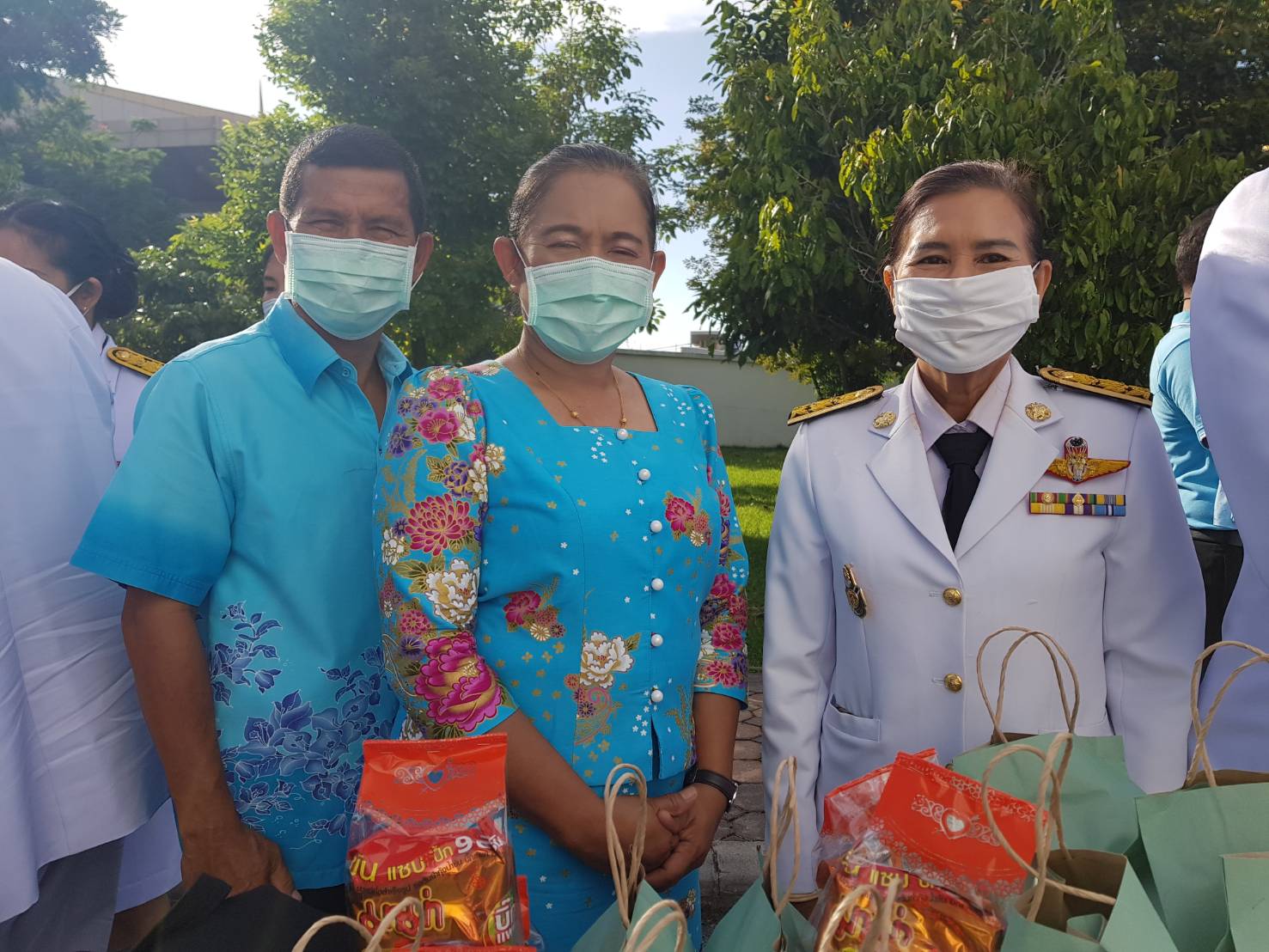 พช.ยะลา ร่วมพิธีทำบุญตักบาตร ลงนามถวายพระพรชัยมงคล วันแม่แห่งชาติ