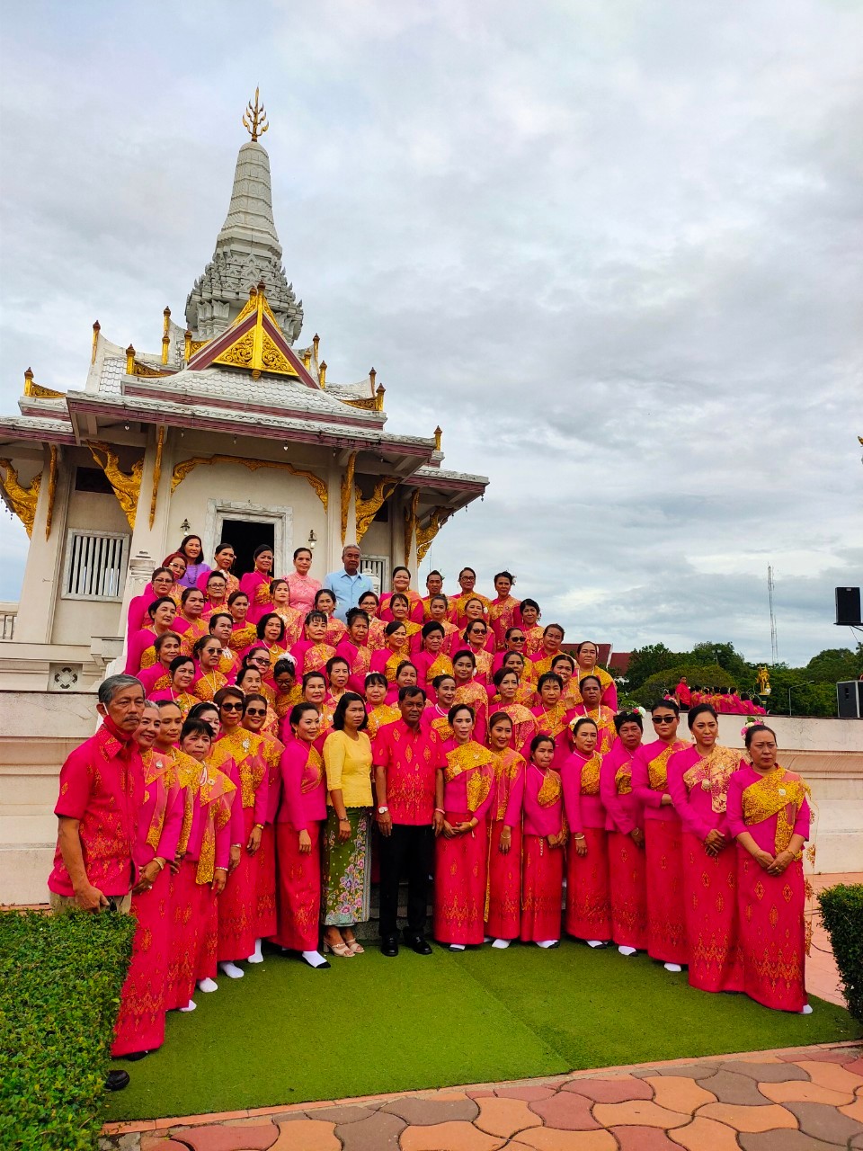 สตรียะลา สืบสานประเพณีวัฒนธรรมไทย “รำถวายสักการะ ศาลหลักเมืองยะลา”