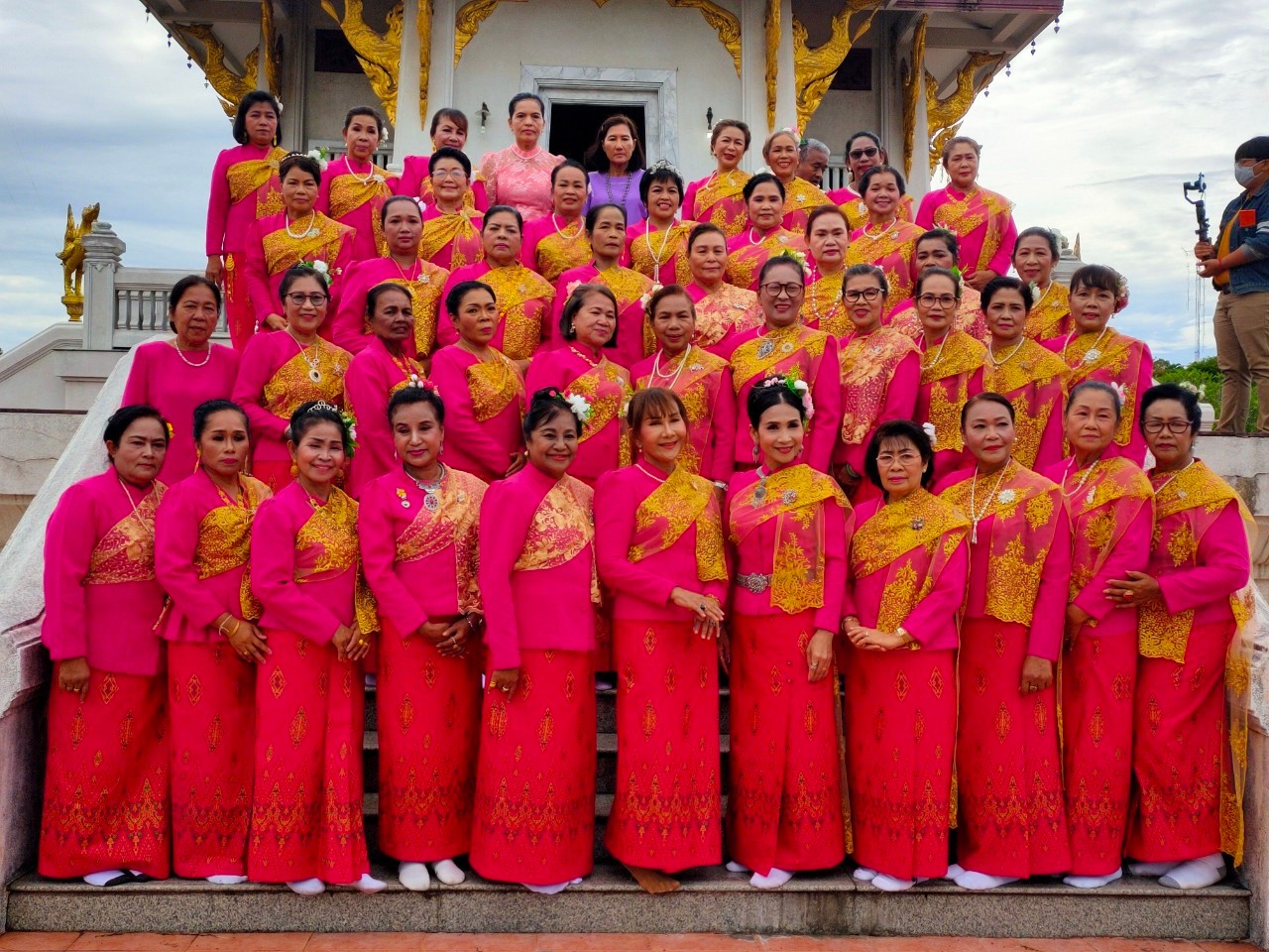 สตรียะลา สืบสานประเพณีวัฒนธรรมไทย “รำถวายสักการะ ศาลหลักเมืองยะลา”