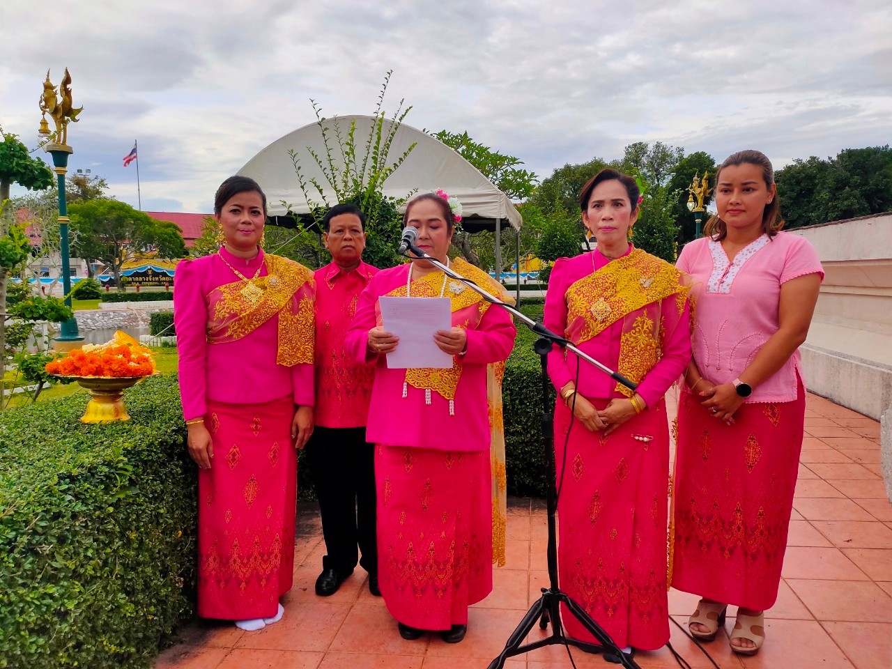 สตรียะลา สืบสานประเพณีวัฒนธรรมไทย “รำถวายสักการะ ศาลหลักเมืองยะลา”