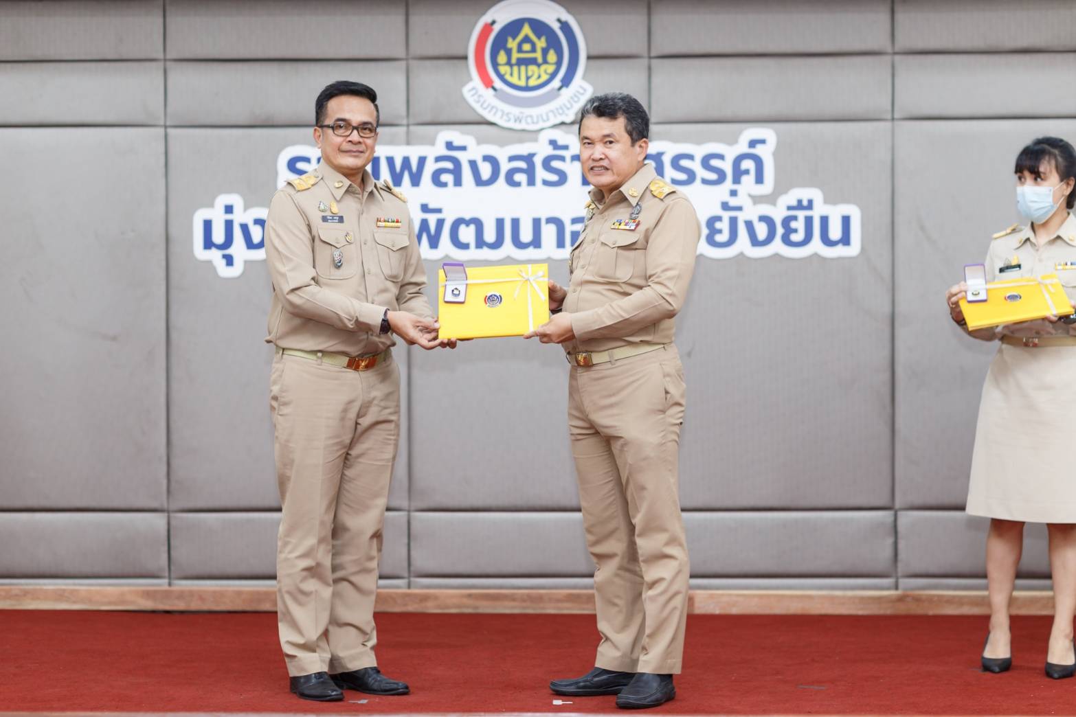 “พช.ยะลา คว้ารางวัลแห่งความภาคภูมิ”  รางวัลข้าราชการ ลูกจ้างประจำ และพนักงานดีเด่น ประจำปี 2563 ประเภทบริหาร รางวัลพัฒนาชุมชนใสสะอาดดีเด่น ประจำปี 2563