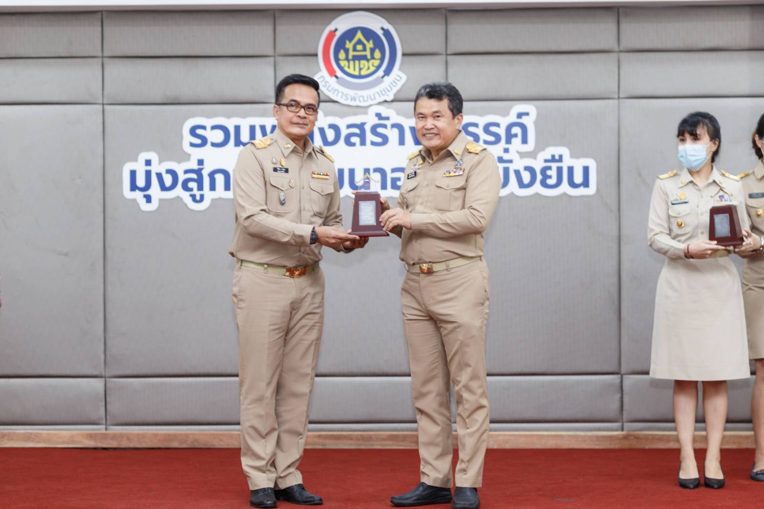 “พช.ยะลา คว้ารางวัลแห่งความภาคภูมิ”  รางวัลข้าราชการ ลูกจ้างประจำ และพนักงานดีเด่น ประจำปี 2563 ประเภทบริหาร รางวัลพัฒนาชุมชนใสสะอาดดีเด่น ประจำปี 2563