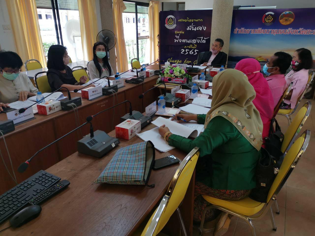 พช.ยะลา ประชุมคณะอนุกรรมการบริหารกองทุนพัฒนาบทบาทสตรีระดับจังหวัด จังหวัดยะลา ครั้งที่ 8/2563