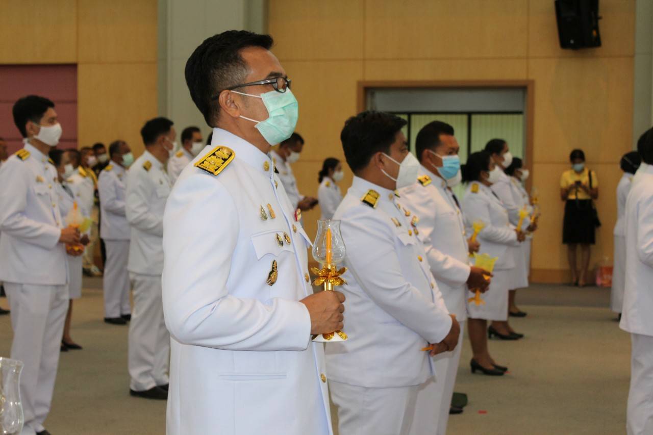 พจ.ยะลา ร่วมพิธีจุดเทียนน้อมรำลึกในพระมหากรุณาธิคุณ พระบาทสมเด็จพระบรมชนกาธิเบศร มหาภูมิพลอดุลยเดชมหาราช บรมนาถบพิตร เนื่องในวันคล้ายวันสวรรคต