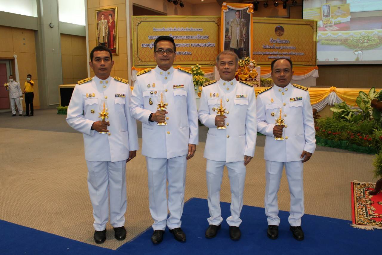 พจ.ยะลา ร่วมพิธีจุดเทียนน้อมรำลึกในพระมหากรุณาธิคุณ พระบาทสมเด็จพระบรมชนกาธิเบศร มหาภูมิพลอดุลยเดชมหาราช บรมนาถบพิตร เนื่องในวันคล้ายวันสวรรคต