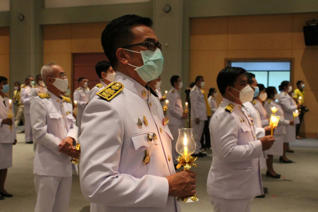 พจ.ยะลา ร่วมพิธีจุดเทียนน้อมรำลึกในพระมหากรุณาธิคุณ พระบาทสมเด็จพระบรมชนกาธิเบศร มหาภูมิพลอดุลยเดชมหาราช บรมนาถบพิตร เนื่องในวันคล้ายวันสวรรคต