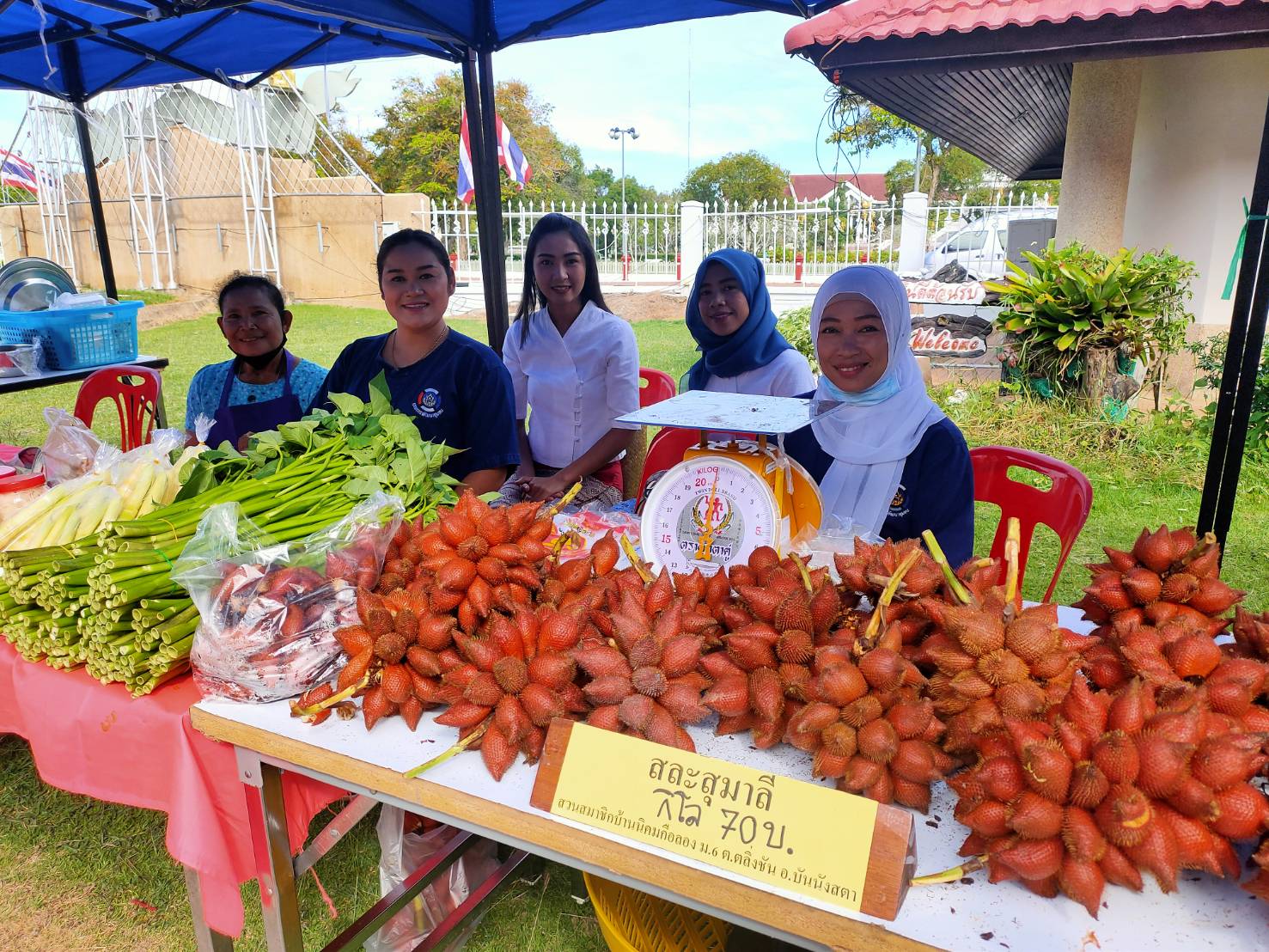 ยังคึกคัก “ตลาดสตรีแบ่งรัก ปลูกพืชผักปลอดภัย” จ.ยะลา 