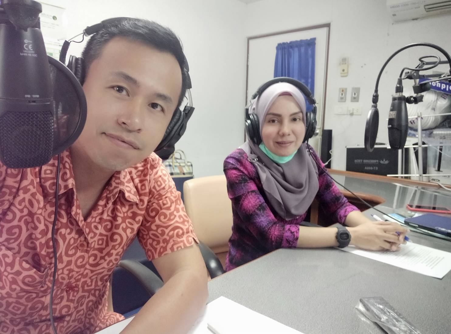  พช.ยะลา ประชาสัมพันธ์งานผ่านคลื่นวิทยุวิถีไทย FM 95.50 MHz