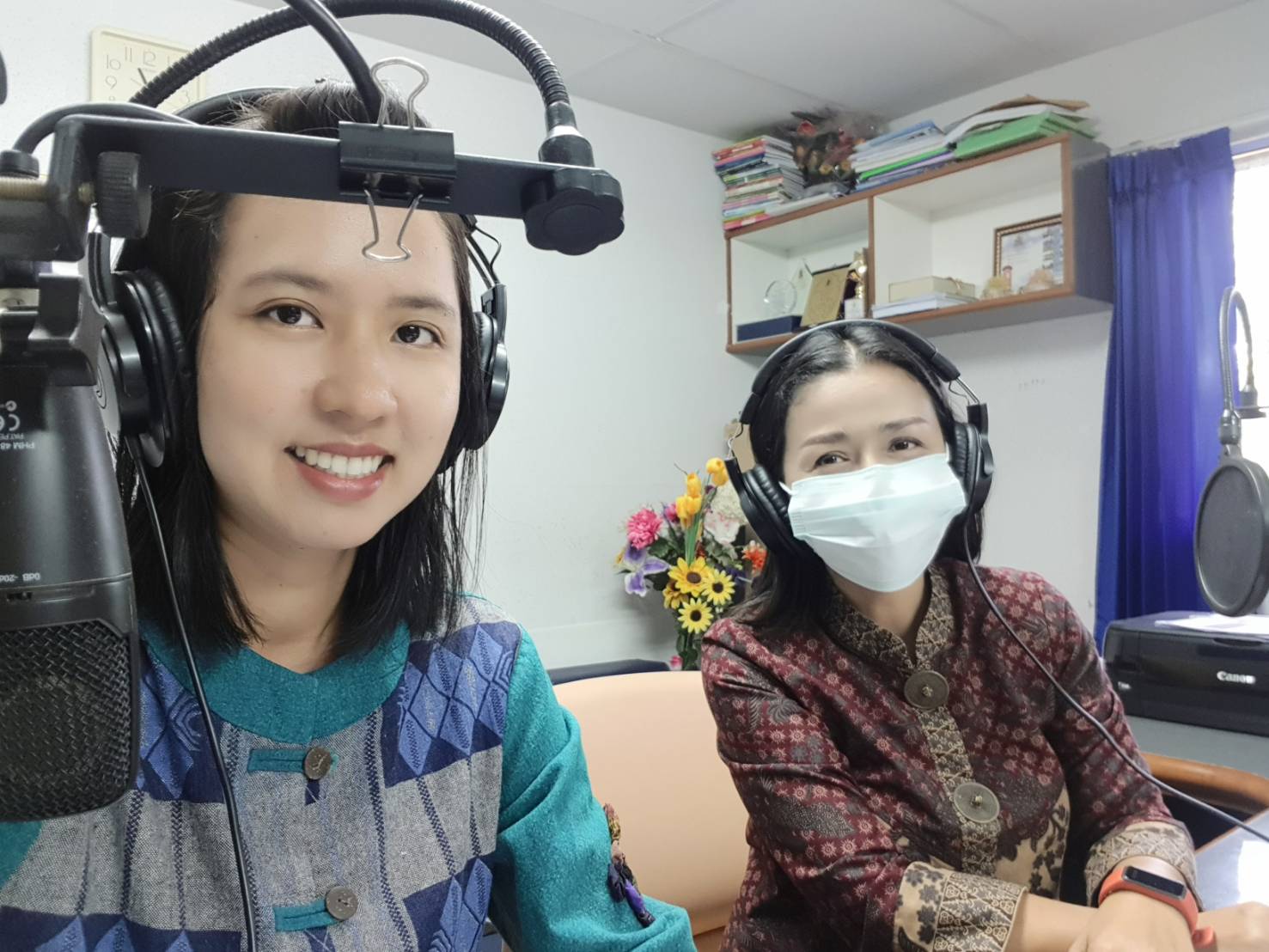 พช.ยะลา ประชาสัมพันธ์ข่าวสารงานพัฒนาชุมชนผ่านสถานีวิทยุ เสริมสร้างภาพลักษณ์องค์กร