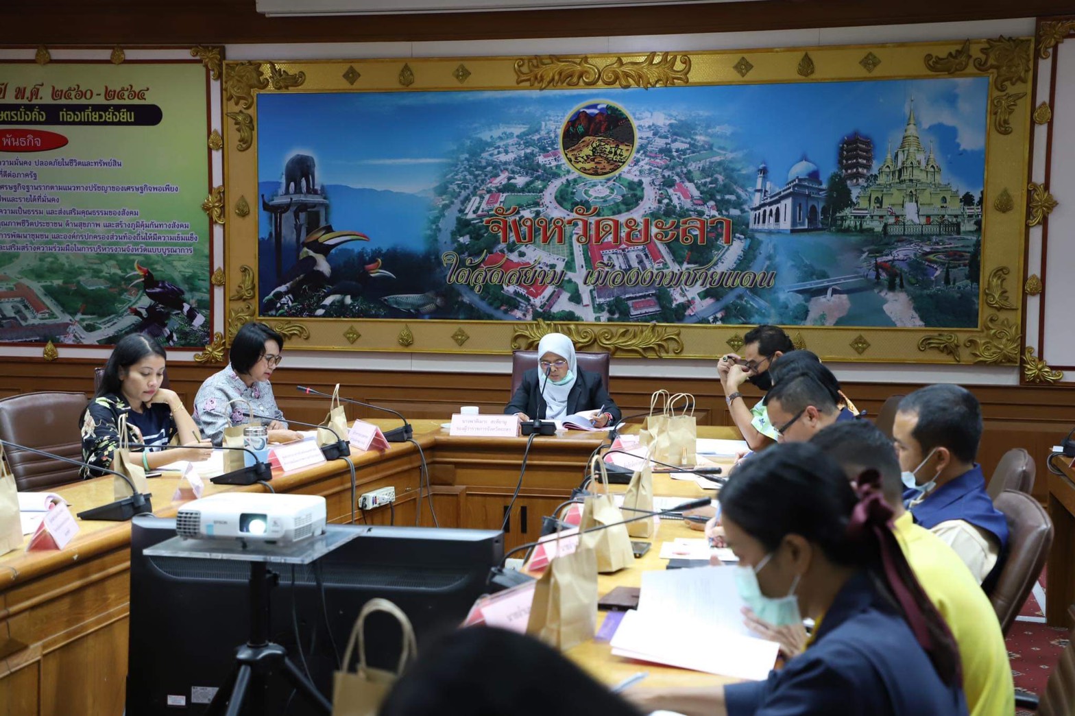 พช.ยะลา ร่วมประชุมเตรียมความพร้อมโครงการฝ่าวิกฤติด้วยเศรษฐกิจและสังคมฐานราก