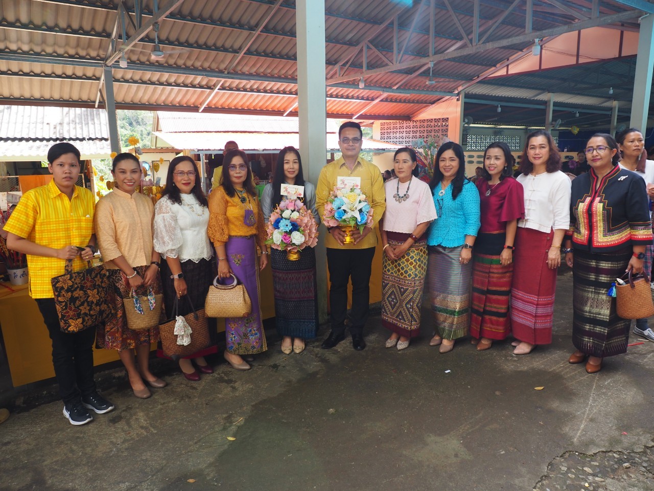 พจ.ยะลา เป็นประธานพิธีทอดผ้าป่าสามัคคีที่พักสงฆ์ถ้ำเขาไท