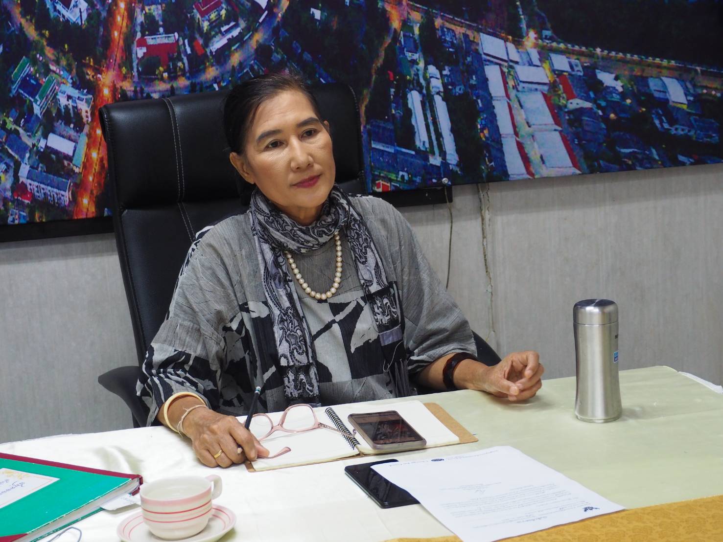 พช.ยะลา รับชมการประชุมชี้แจงการขับเคลื่อนโครงการพัฒนาพื้นที่ต้นแบบการพัฒนาคุณภาพชีวิตตามหลักทฤษฎีใหม่ประยุกต์สู่ “โคก หนอง นา โมเดล”