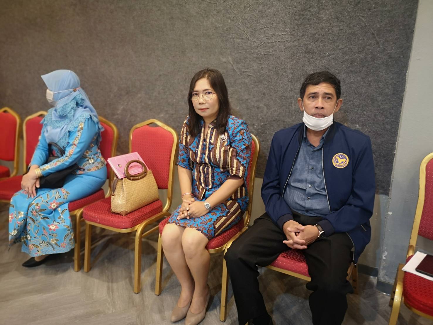พช.ยะลา ร่วมพิธีมอบเกียรติบัตรผู้ผ่านการฝึกอบรม โครงการฝึกอบรมอาสาสมัครบริบาลท้องถิ่นฯ
