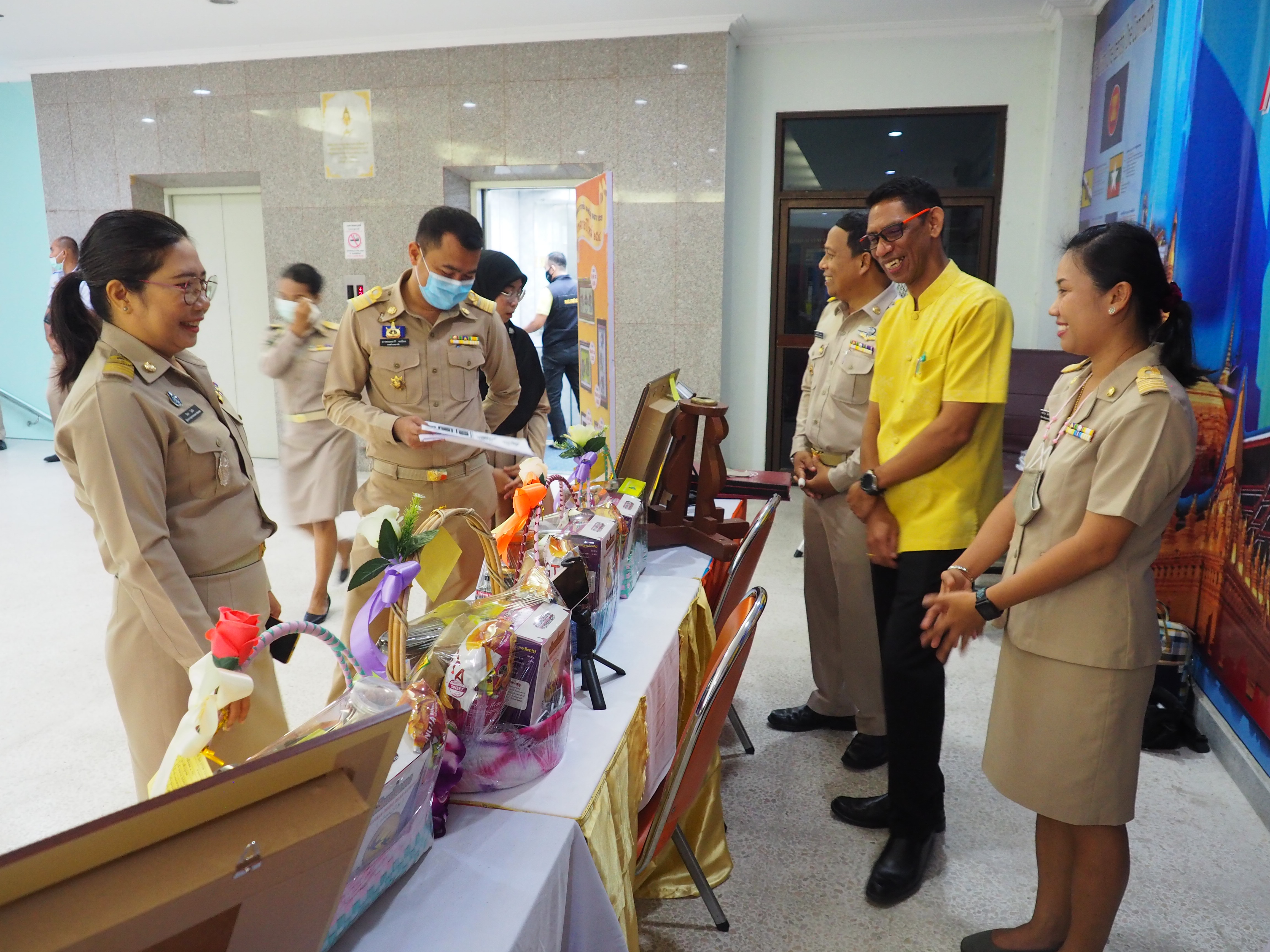 พช.ยะลา ร่วมประชุมกรมการจังหวัด ครั้งที่ 9 พร้อมเชิญชวนอุดหนุนกระเช้า OTOP