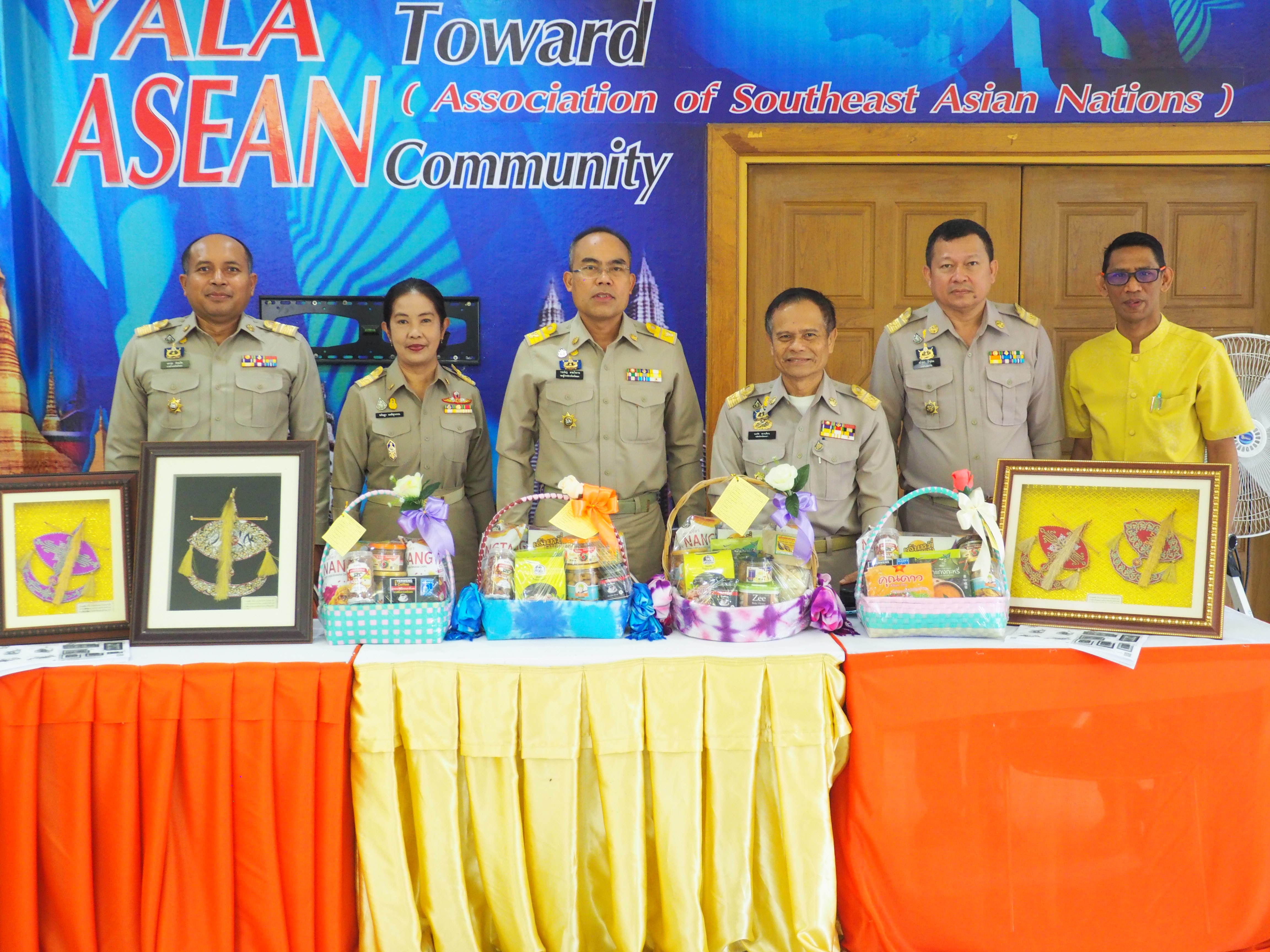 พช.ยะลา ร่วมประชุมกรมการจังหวัด ครั้งที่ 9 พร้อมเชิญชวนอุดหนุนกระเช้า OTOP