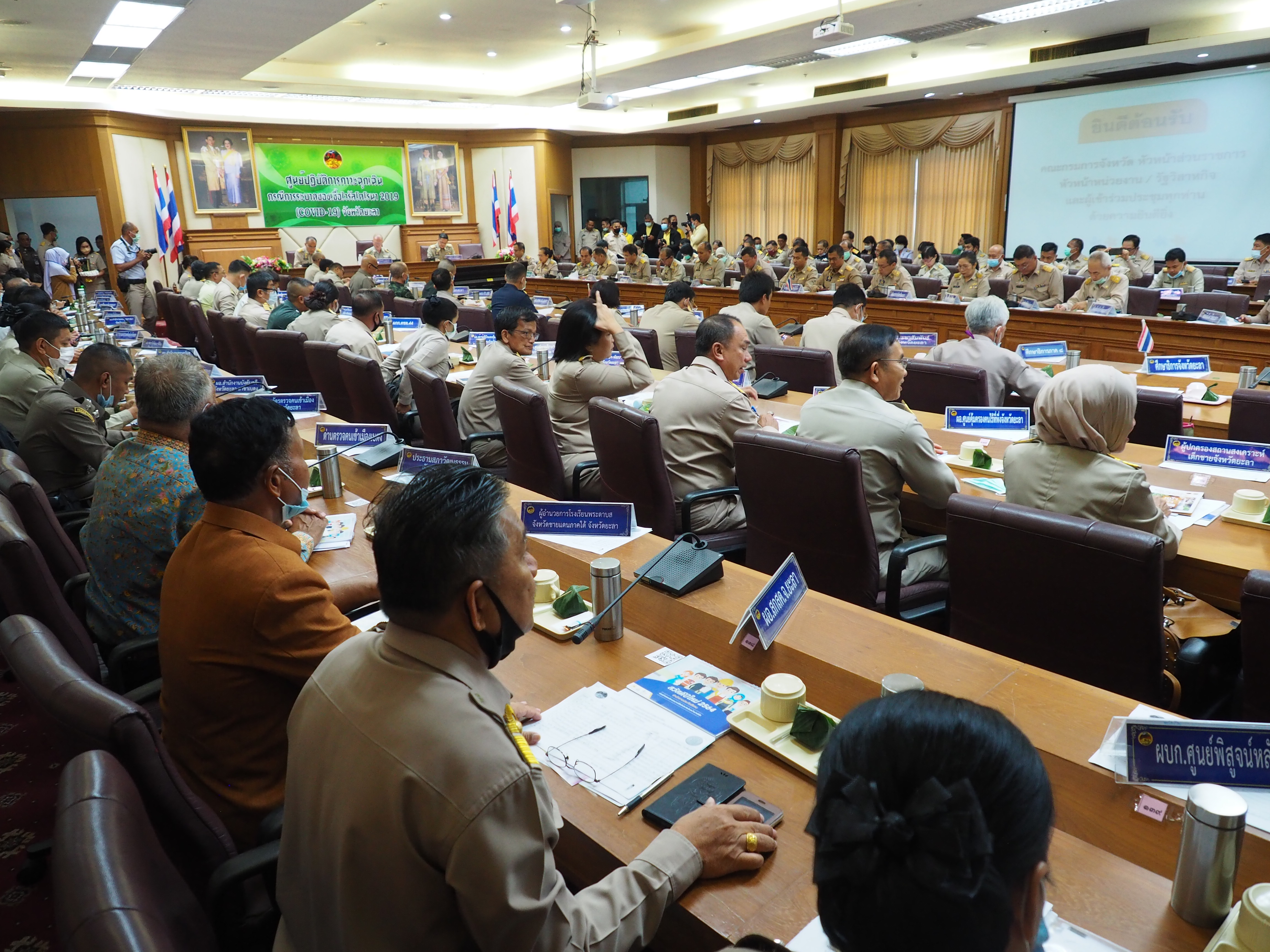 พช.ยะลา ร่วมประชุมกรมการจังหวัด ครั้งที่ 9 พร้อมเชิญชวนอุดหนุนกระเช้า OTOP