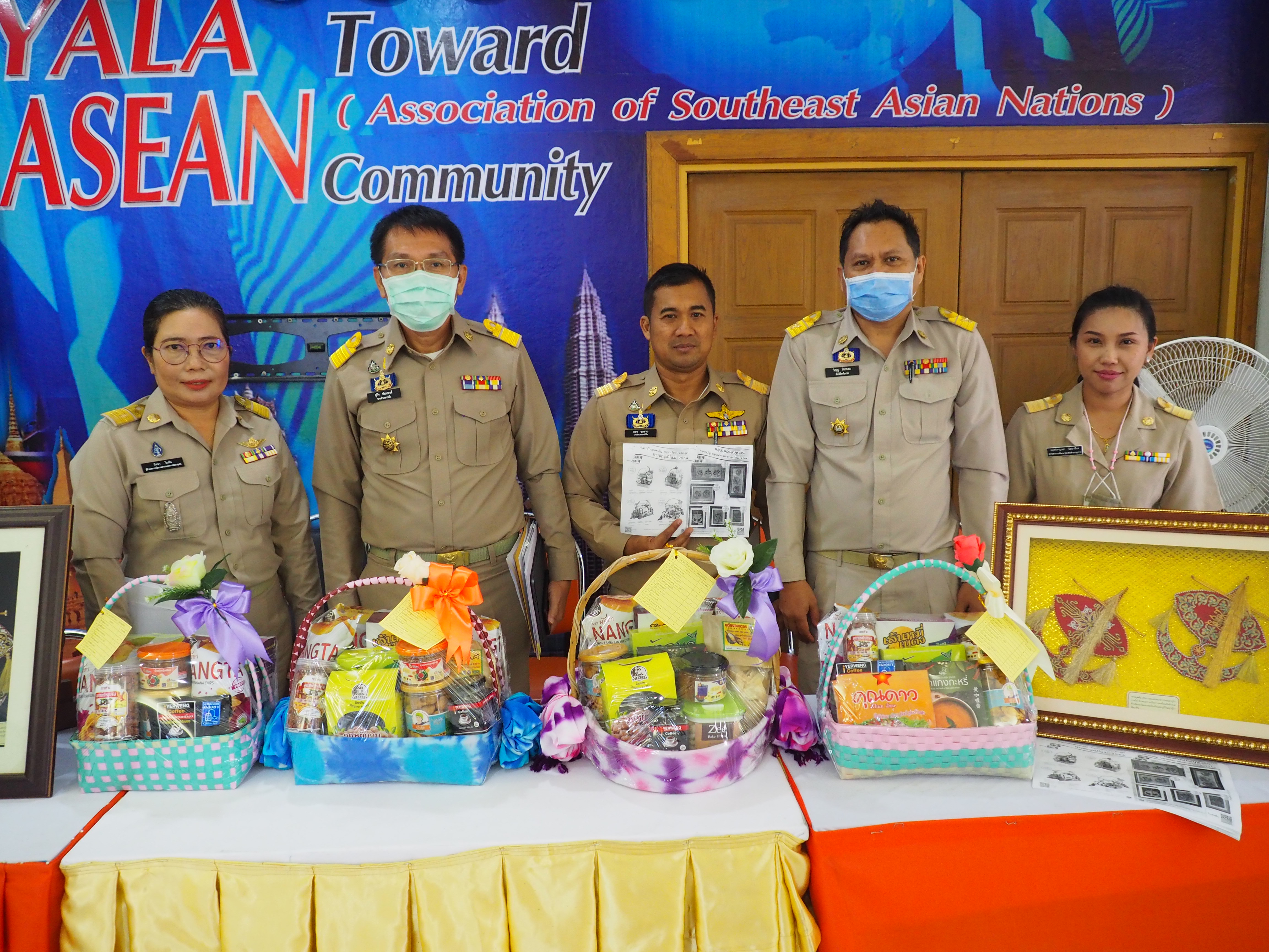 พช.ยะลา ร่วมประชุมกรมการจังหวัด ครั้งที่ 9 พร้อมเชิญชวนอุดหนุนกระเช้า OTOP