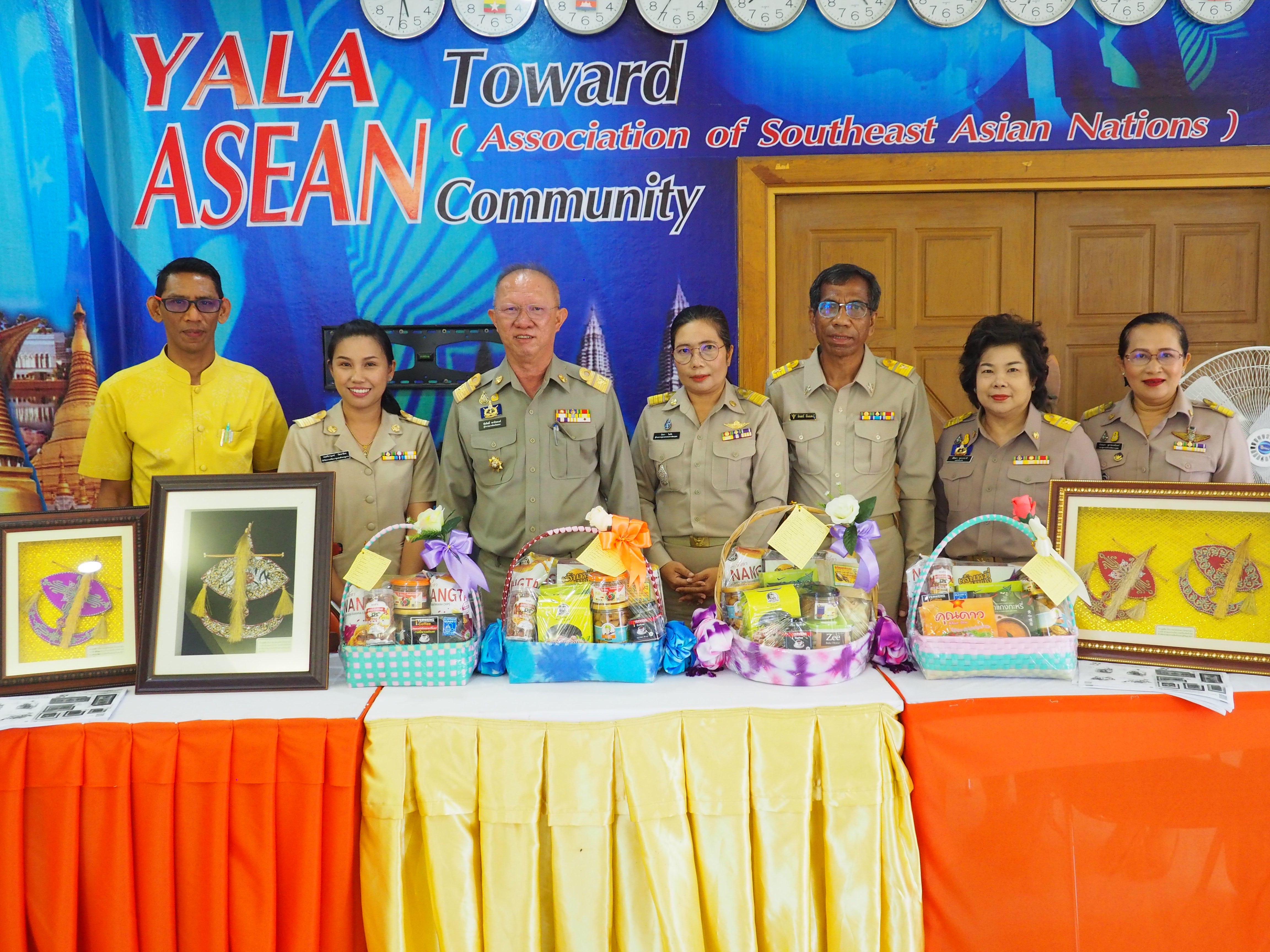 พช.ยะลา ร่วมประชุมกรมการจังหวัด ครั้งที่ 9 พร้อมเชิญชวนอุดหนุนกระเช้า OTOP
