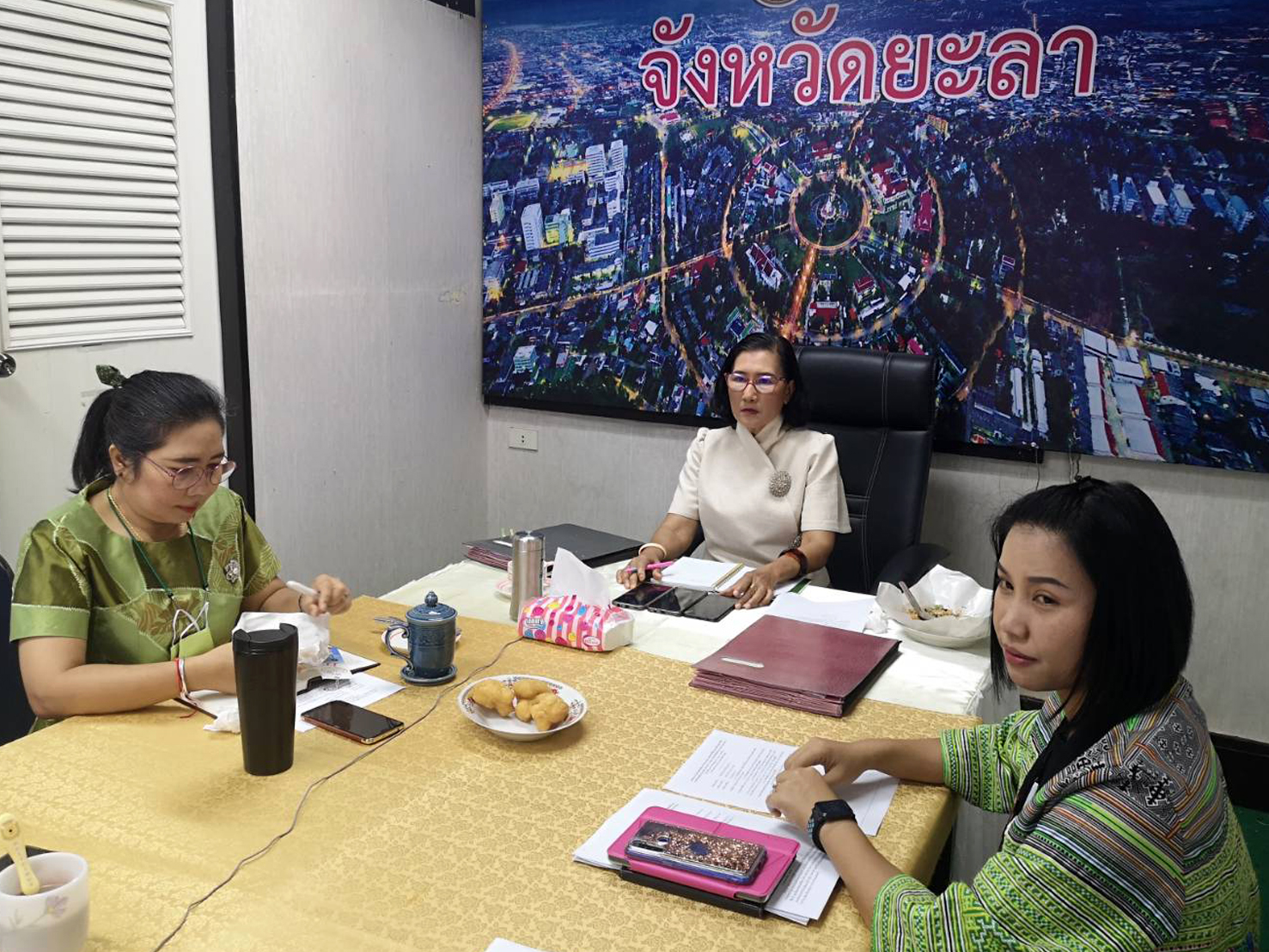 พช.ยะลา : ร่วมรับฟังการประชุมขับเคลื่อน “โคก หนอง นา โมเดล” 