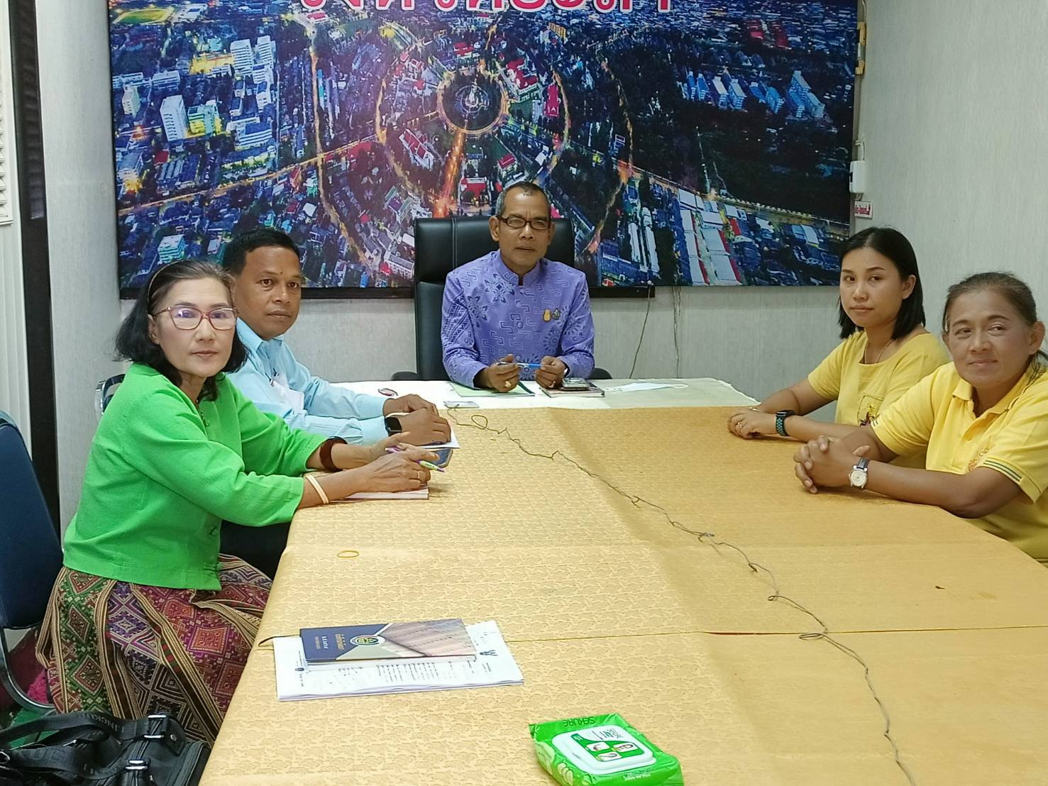 พช.ยะลา รับชมการประชุมสร้างความรู้ ความเข้าใจ การดำเนินงานโครงการพัฒนาพื้นที่ต้นแบบการพัฒนาคุณภาพชีวิตตามหลักทฤษฎีใหม่ ประยุกต์สู่ “โคก หนอง นา โมเดล”