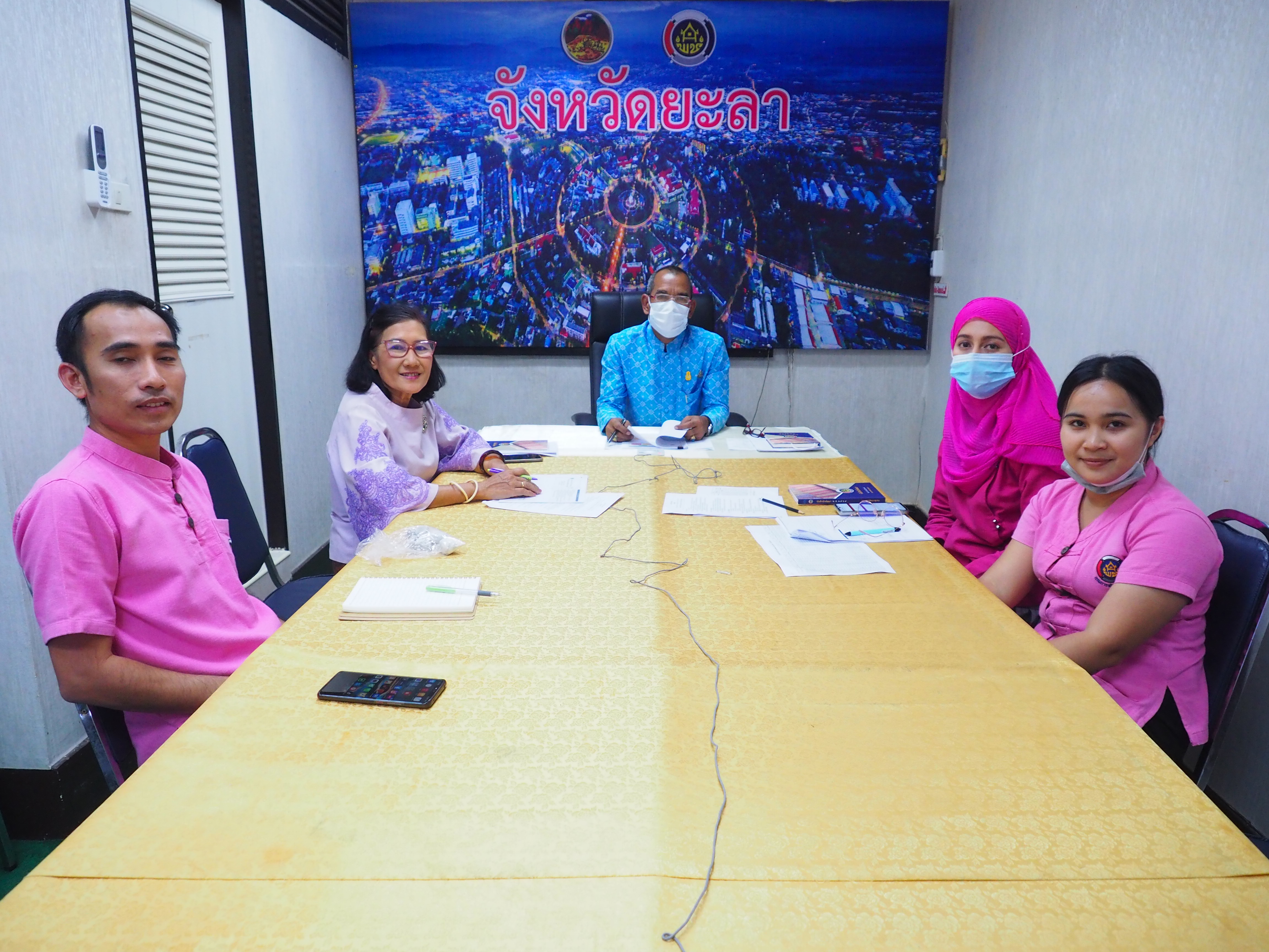 [ พจ.ยะลา รับชมการประชุมเร่งรัด​ กำ​กับ​ ติดตามการดำเนินงานกองทุนพัฒนาบทบาทสตรี ครั้งที่ 3 ]