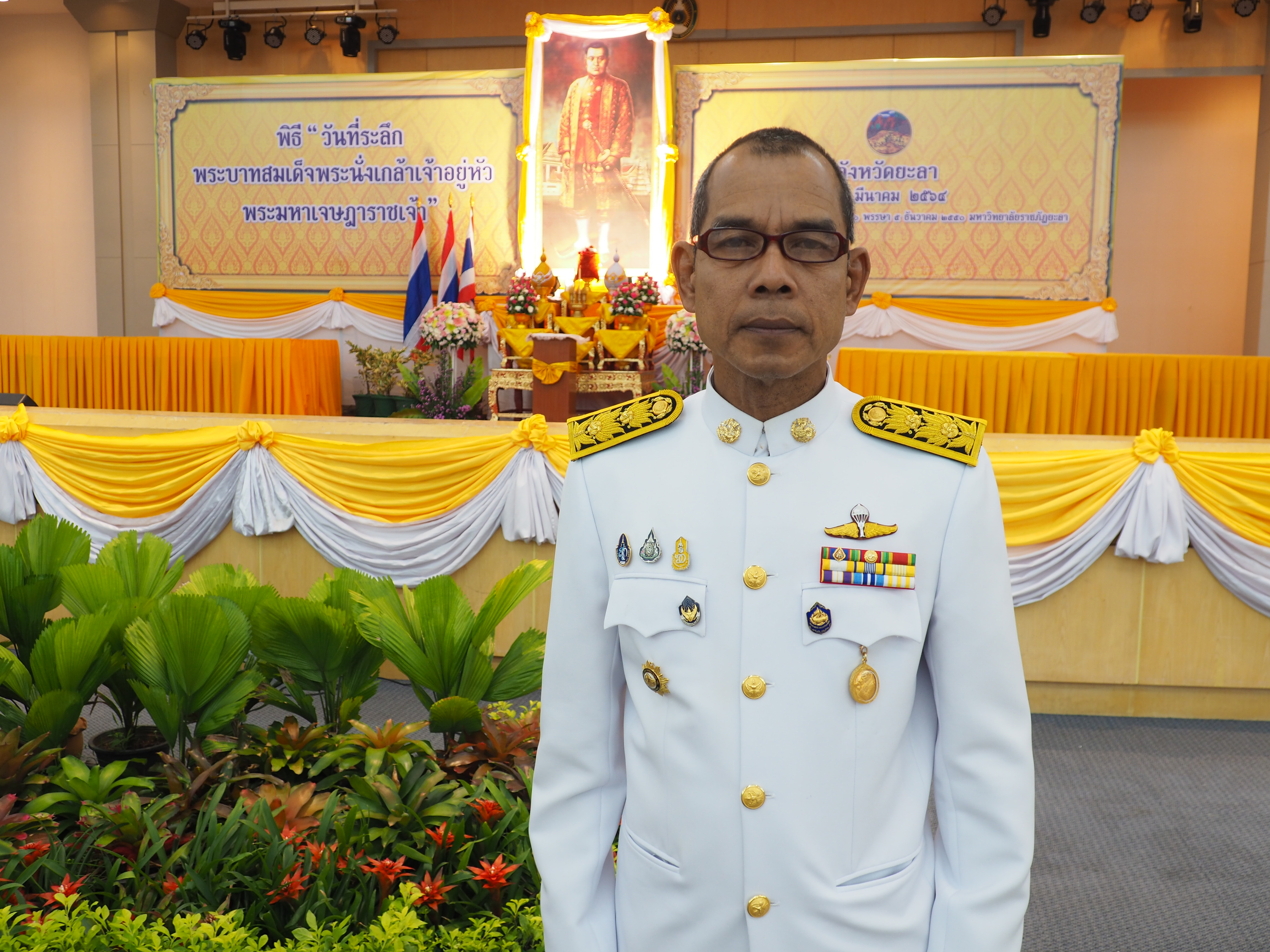 พช.ยะลา วางพานพุ่มวันที่ระลึกพระบาทสมเด็จพระนั่งเกล้าเจ้าอยู่หัว พระมหาเจษฎาราชเจ้า