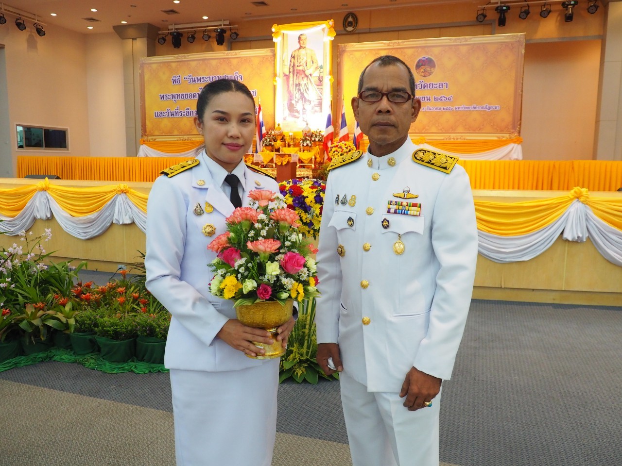 พัฒนาการจังหวัดยะลา เข้าร่วมพิธีถวายราชสักการะเนื่องในวันพระบาทสมเด็จพระพุทธยอดฟ้าจุฬาโลกมหาราช และวันที่ระลึกมหาจักรีบรมราชวงศ์