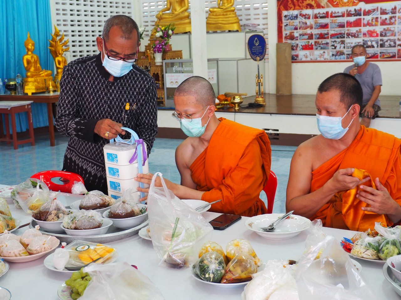 พจ.ยะลา ถวายภัตตาหารพระภิกษุ สามเณร ณ วัดพุทธภูมิ พระอารามหลวง
