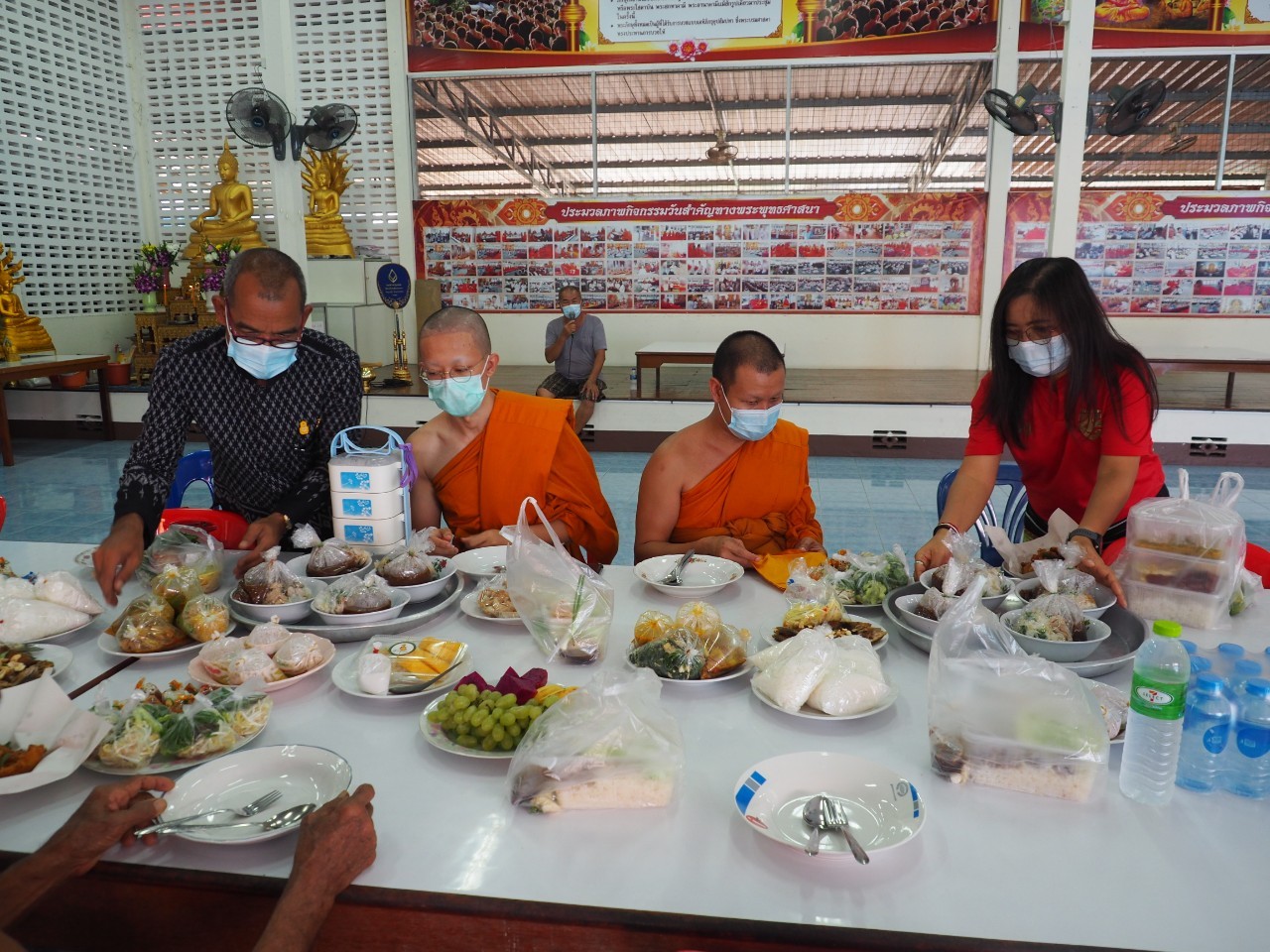 พจ.ยะลา ถวายภัตตาหารพระภิกษุ สามเณร ณ วัดพุทธภูมิ พระอารามหลวง