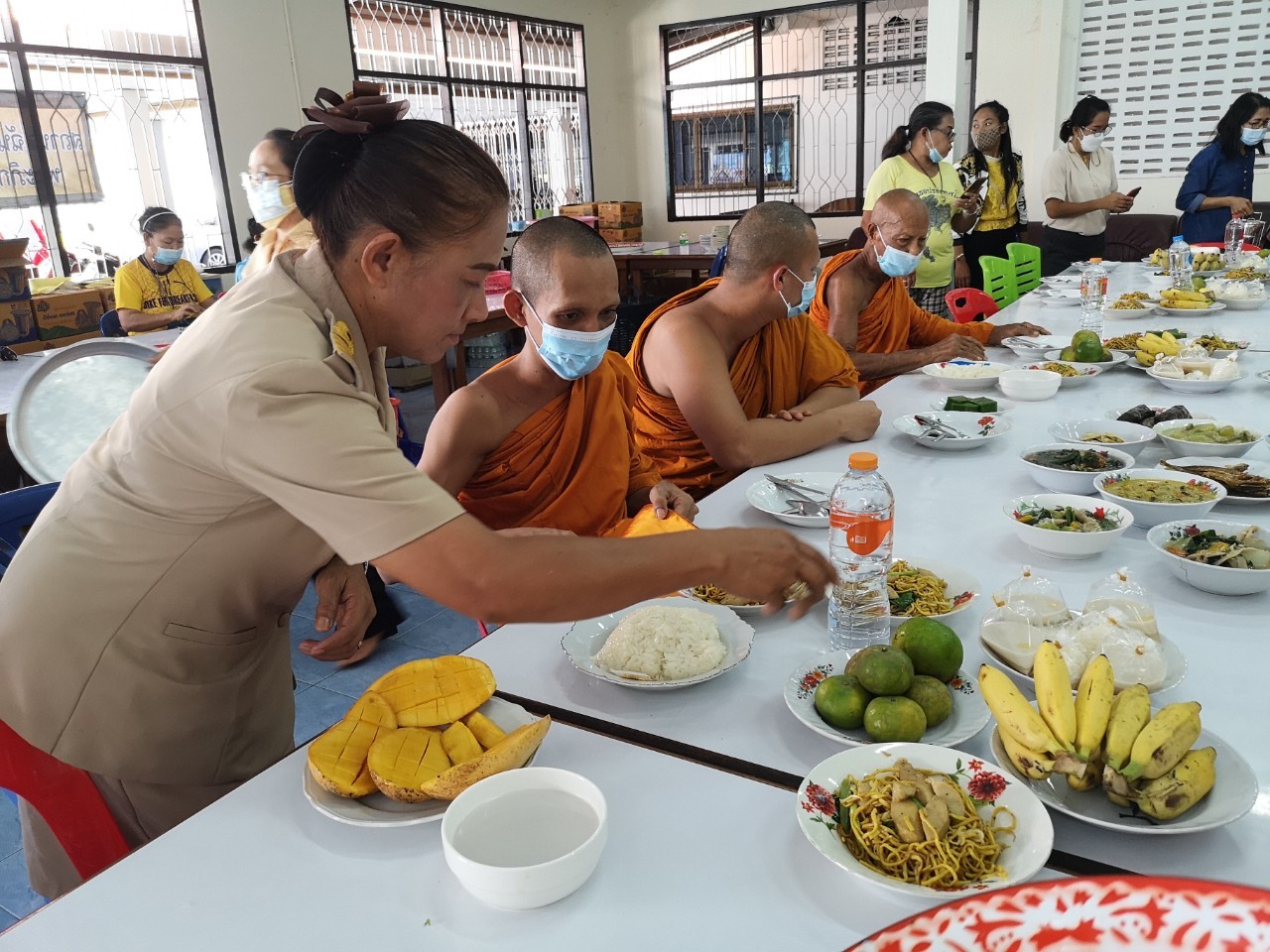 พช.ยะลา ถวายภัตตาหารพระภิกษุ สามเณร ณ วัดพุทธภูมิ พระอารามหลวง