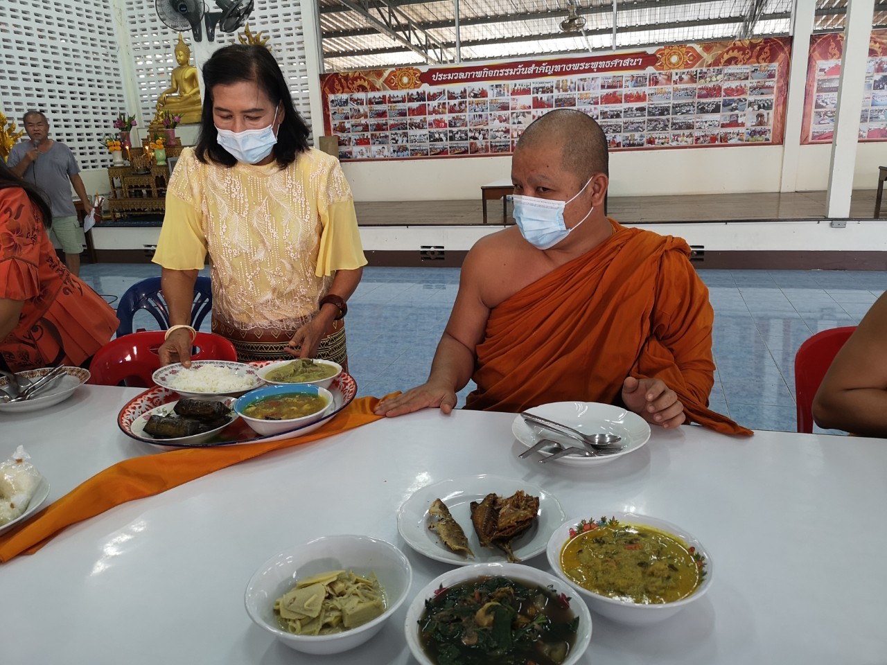 พช.ยะลา ถวายภัตตาหารพระภิกษุ สามเณร ณ วัดพุทธภูมิ พระอารามหลวง
