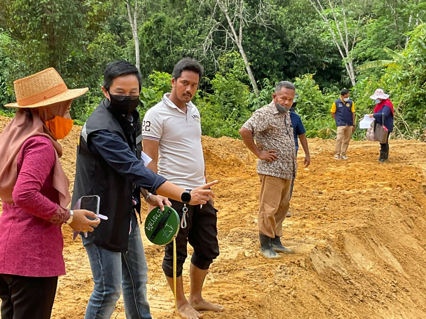 พช.ยะลา ร่วมตรวจรับงานจ้างโครงการพัฒนาศูนย์เรียนรู้ทฤษฎีใหม่รูปแบบ “โคก หนอง นา พช.”