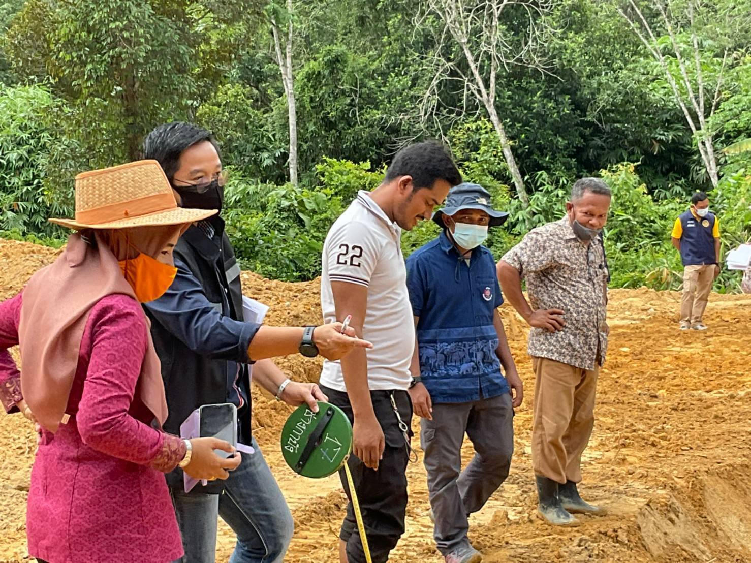 พช.ยะลา ร่วมตรวจรับงานจ้างโครงการพัฒนาศูนย์เรียนรู้ทฤษฎีใหม่รูปแบบ “โคก หนอง นา พช.”