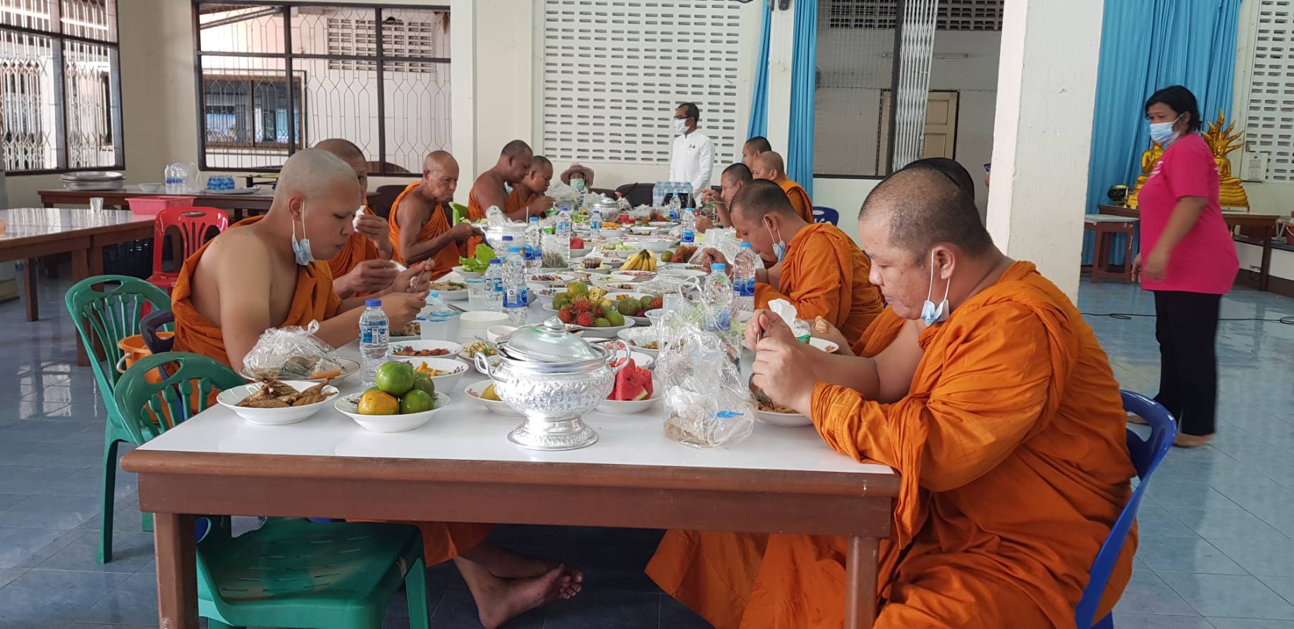 พจ.ยะลา ถวายภัตตาหารพระภิกษุ สามเณร ณ วัดพุทธภูมิ พระอารามหลวง