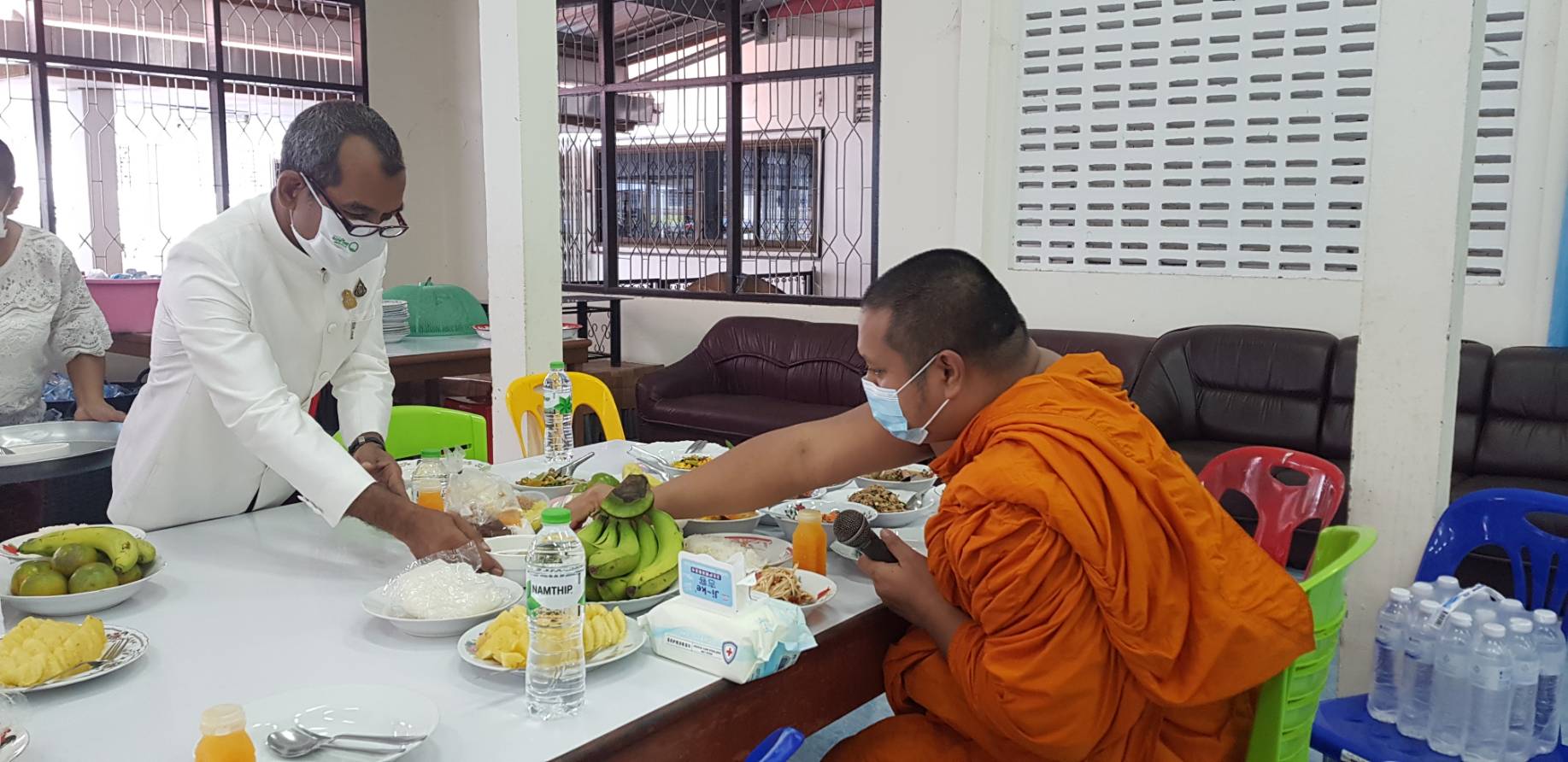 พจ.ยะลา ถวายภัตตาหารพระภิกษุ สามเณร ณ วัดพุทธภูมิ พระอารามหลวง