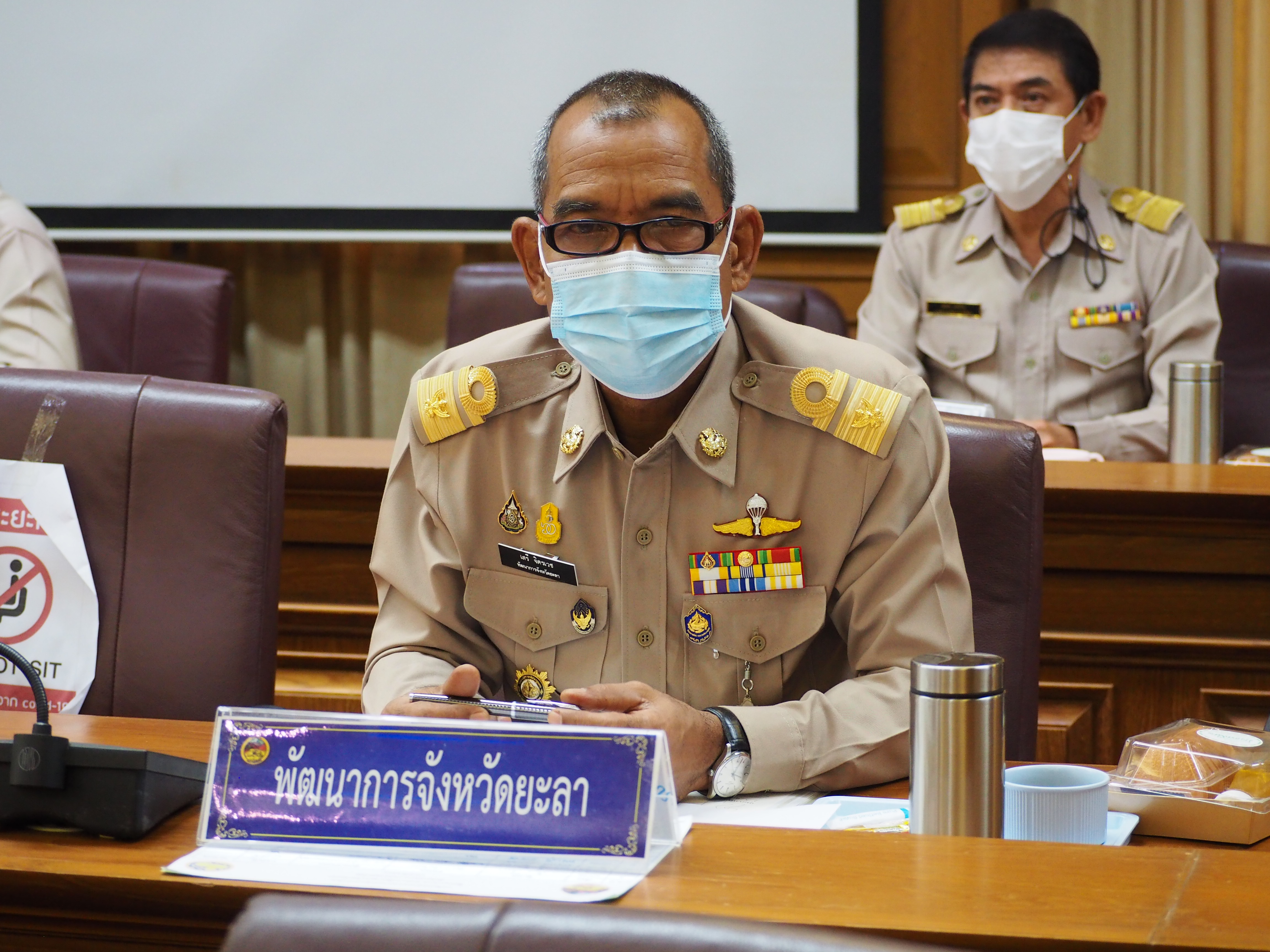 พจ.ยะลา ร่วมประชุมกรมการจังหวัด ครั้งที่ 5/2564 พร้อมนำเสนอผลการขจัดความยากจนและพัฒนาคนทุกช่วงวัย
