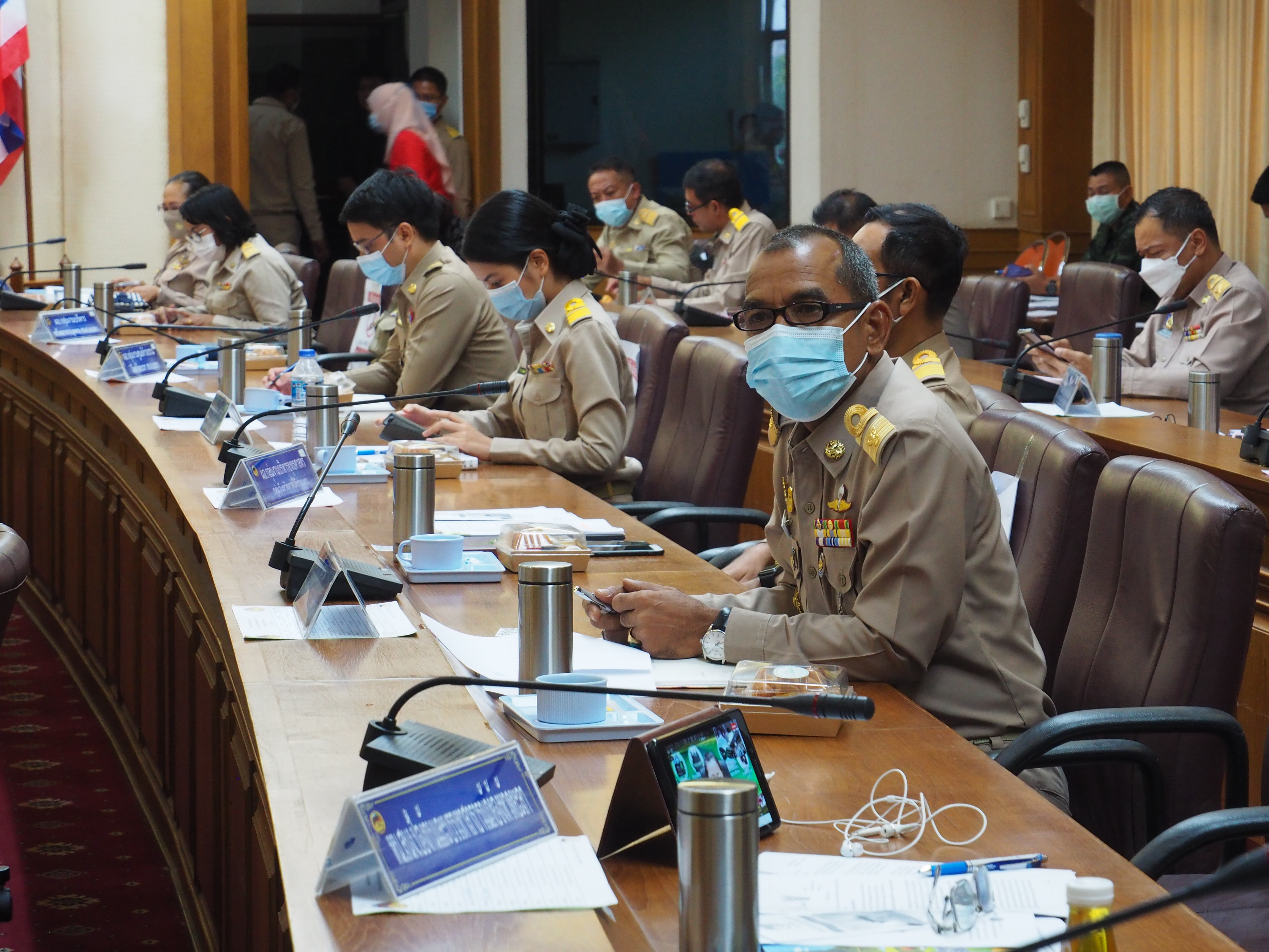 พจ.ยะลา ร่วมประชุมกรมการจังหวัด ครั้งที่ 5/2564 พร้อมนำเสนอผลการขจัดความยากจนและพัฒนาคนทุกช่วงวัย
