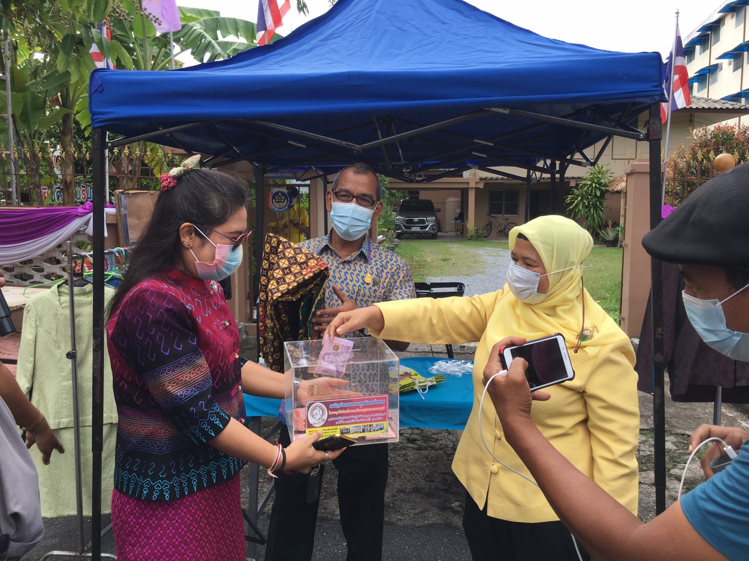 ตลาดนัดบ้านพัก พจ.ยะลา “แบ่งปันผัก แบ่งปันรักเด็กชนบท”