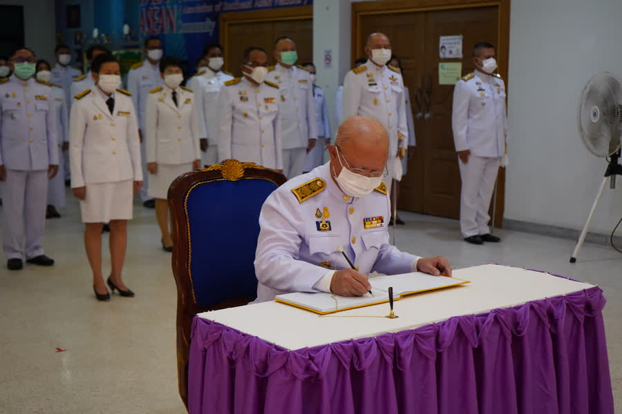 พจ.ยะลา ร่วมพิธีลงนามถวายพระพรชัยมงคล สมเด็จพระนางเจ้าสุทิดา พัชรสุธาพิมลลักษณ พระบรมราชินี