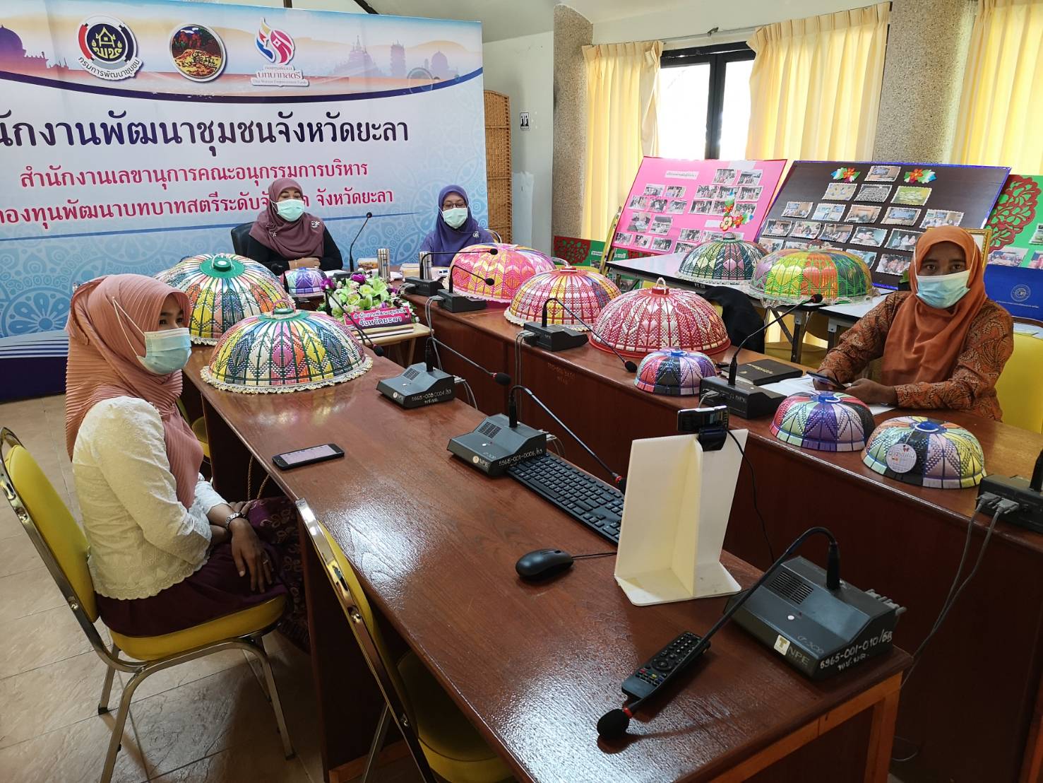 พช.ยะลา เข้าร่วมประชุมคณะกรรมการพัฒนาสตรีภาค (กพสภ.) และนำเสนอครัวเรือนสัมมาชีพดีเด่น