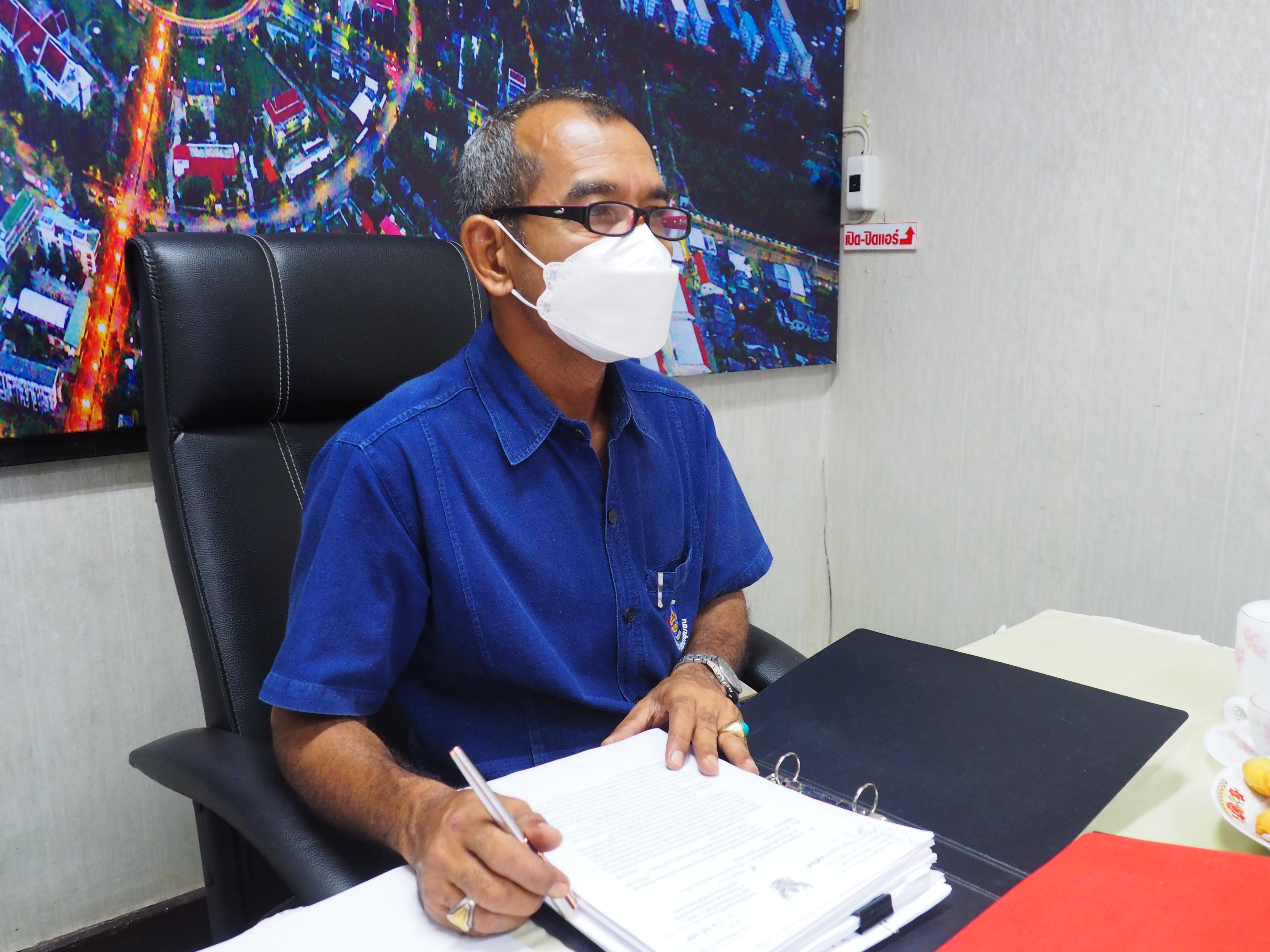 พช.ยะลา รับชมการประชุมสร้างความเข้าใจการจัดซื้อ/จัดจ้าง โครงการพัฒนาพื้นที่ต้นแบบการพัฒนาคุณภาพชีวิตตามตามหลักทฤษฎีใหม่ ประยุกต์สู่”โคก หนอง นา โมเดล”