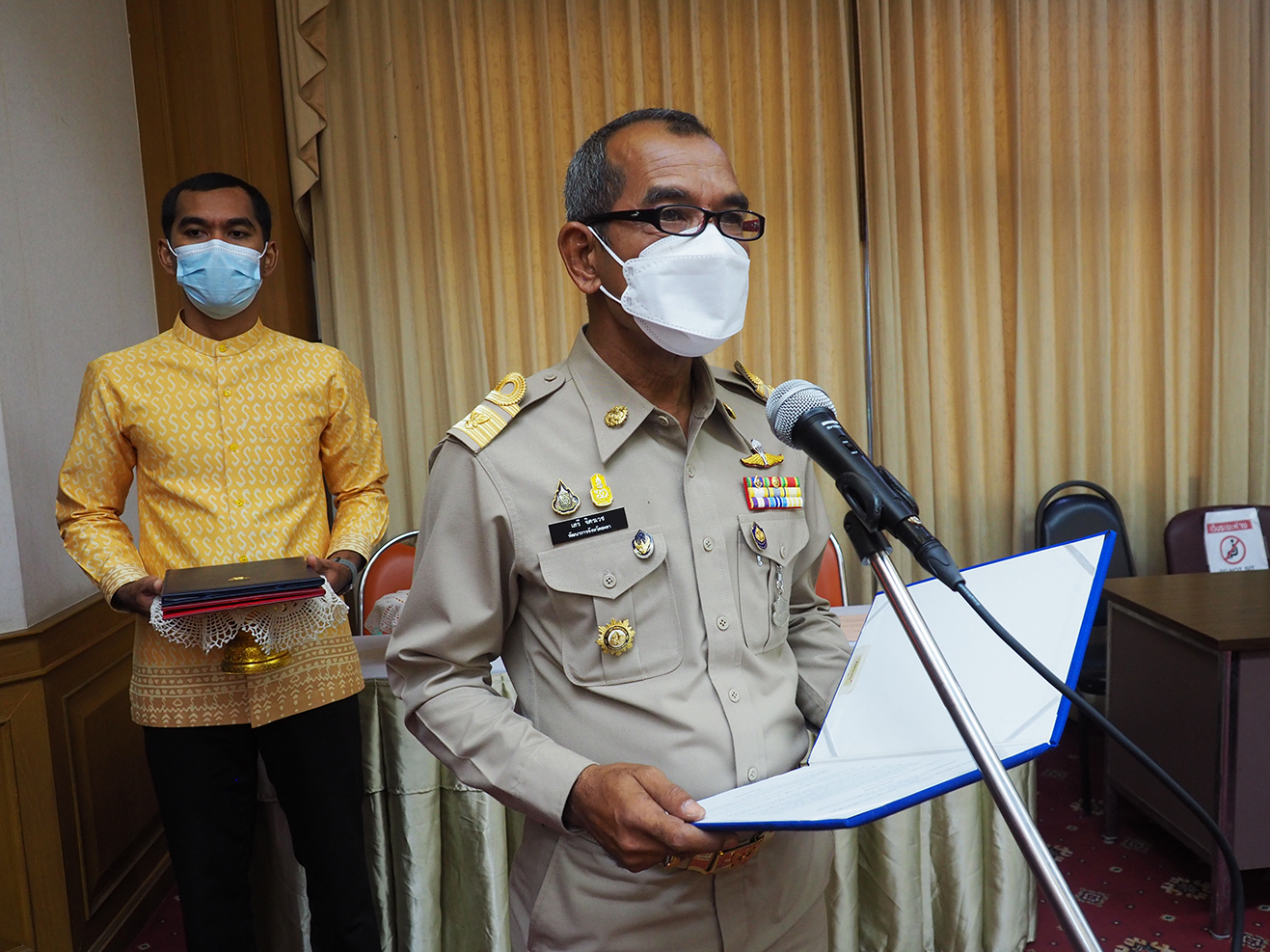 พจ.ยะลา ร่วมประชุมกรมการจังหวัด ครั้งที่ 7 พร้อมมอบเกียรติบัตร มชช. และ คนกองทุนพัฒนาบทบาทสตรีดีเด่น ปี พ.ศ.2564