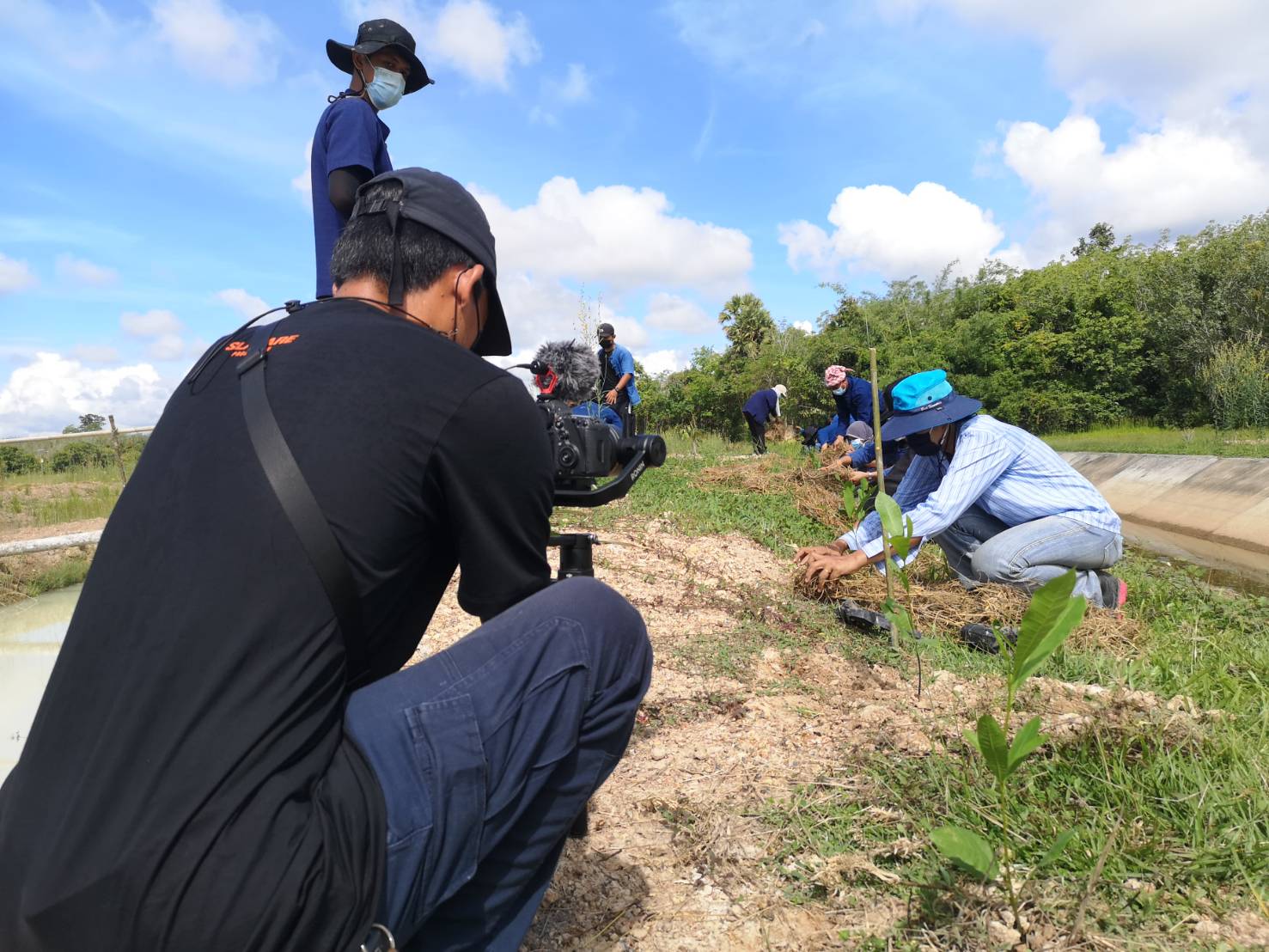 พช.ยะลา ร่วมเอามื้อสามัคคีและถ่ายทำวีดิทัศน์ “โคก หนอง นา ตำบลยุโป”