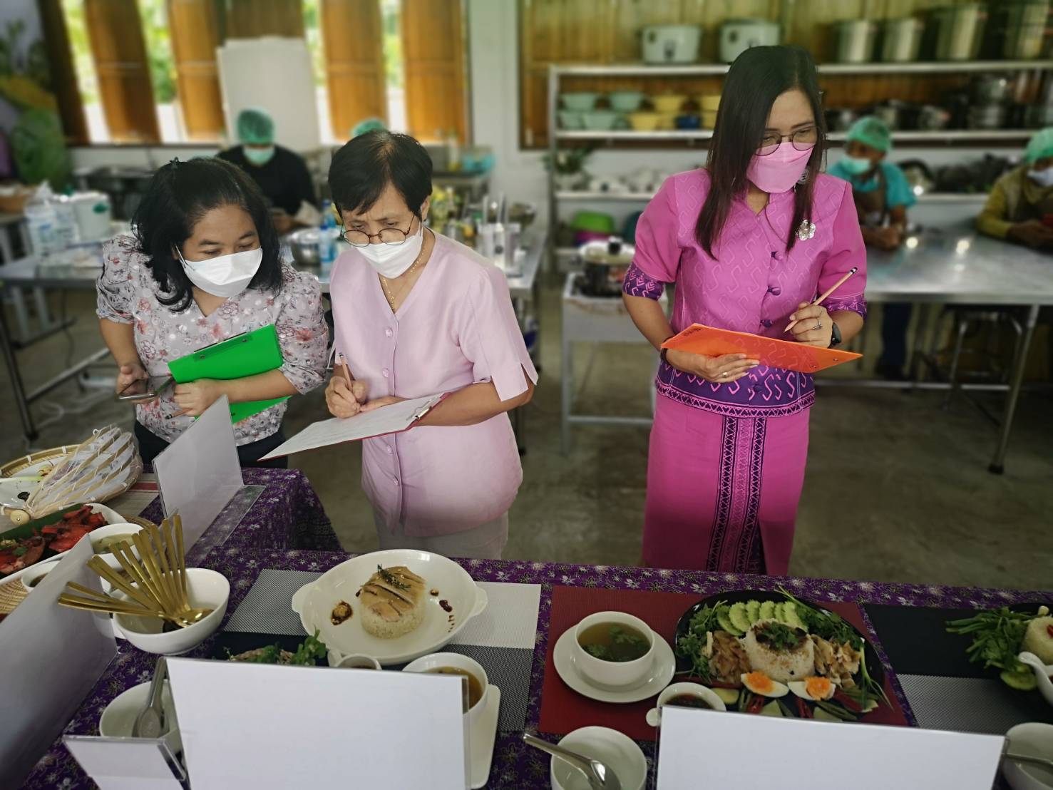 พช.ยะลา ร่วมเป็นกรรมการประกวด ฯ งานมหกรรมวิชาการ เบิกฟ้า วชช.ยะลา พหุวัฒนธรรม ชุมชนเข้มแข็ง เชื่อมสันติสุขสู่ชายแดนใต้