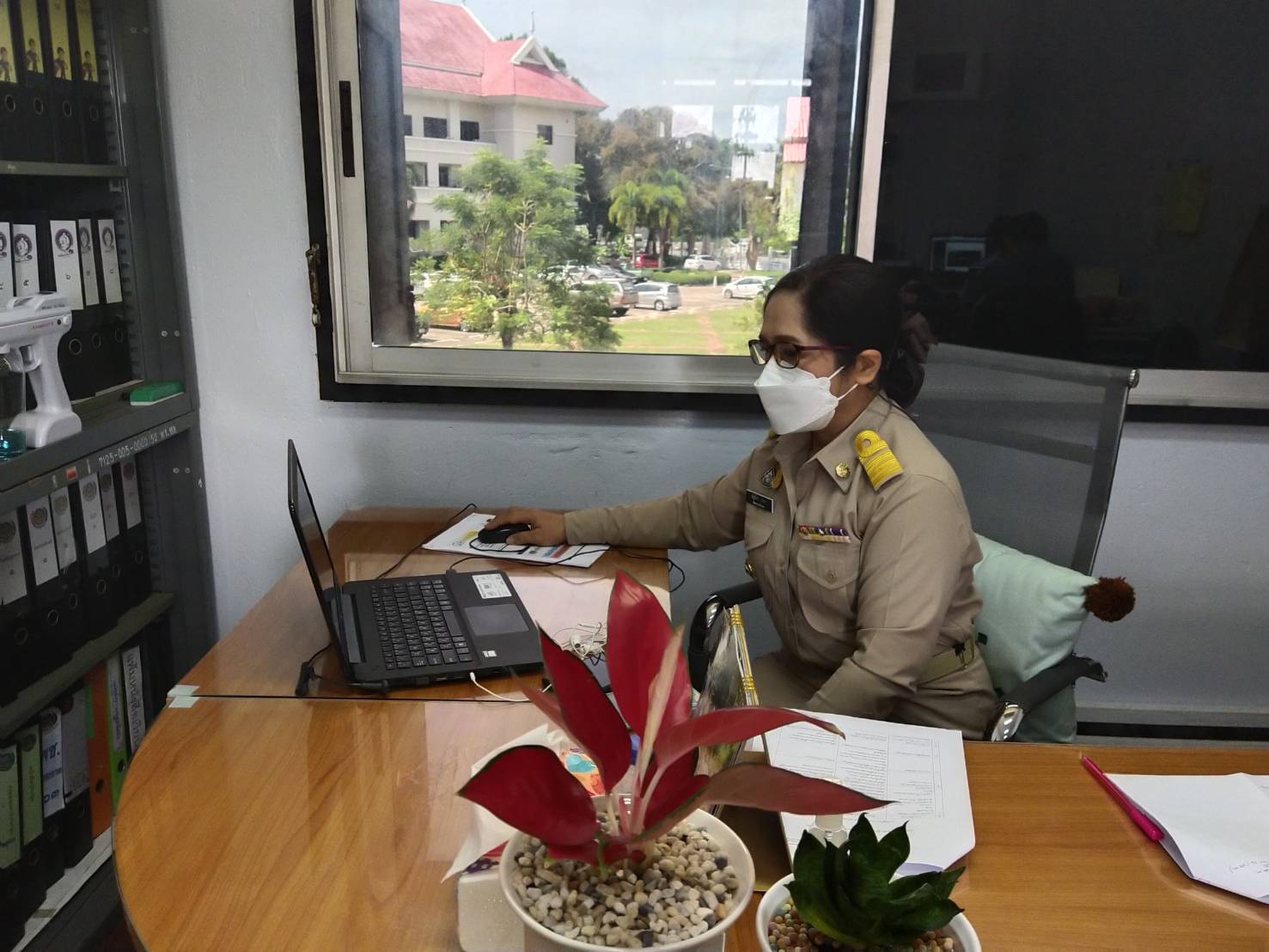 พช.ยะลา ร่วม ประชุมหารือแนวทางการขับเคลื่อนขจัดความยากจนฯ ผ่านระบบ Zoom Cloud Meeting