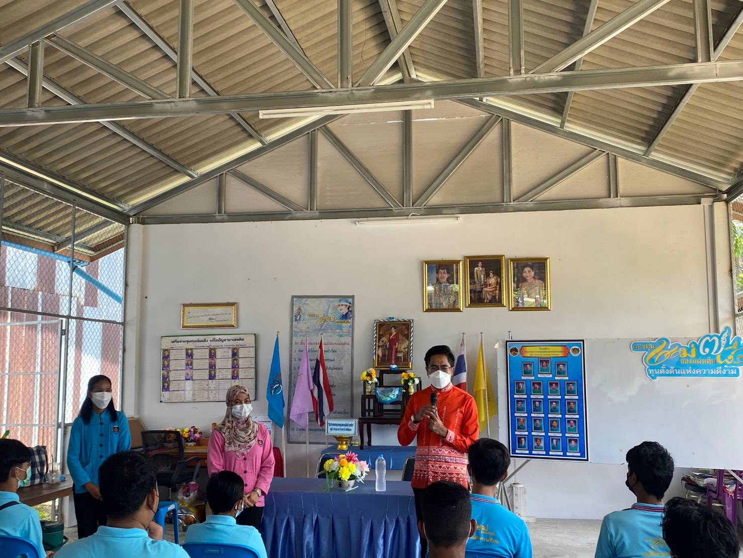 พช.ยะลา มอบวัสดุอุปกรณ์ประกอบอาชีพแก่เยาวชนกลุ่มเสี่ยงและผู้ผ่านการบำบัดยาเสพติด